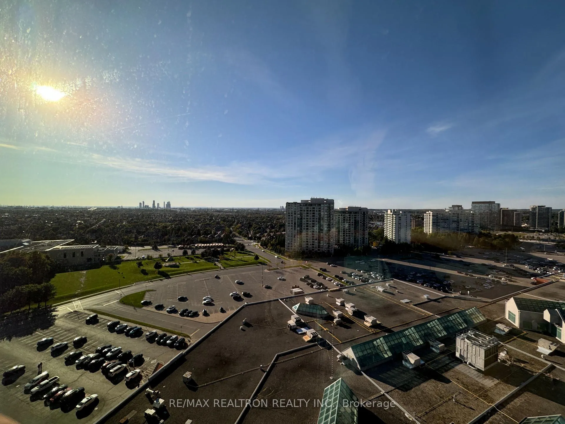 Photo 8 of Unit B1606, 50 Upper Mall Way, Vaughan, Brownridge — HOMEH