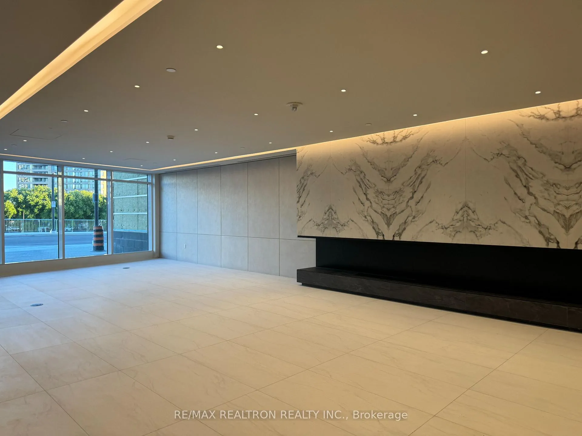 Photo 10 of Unit B1606, 50 Upper Mall Way, Vaughan, Brownridge — HOMEH