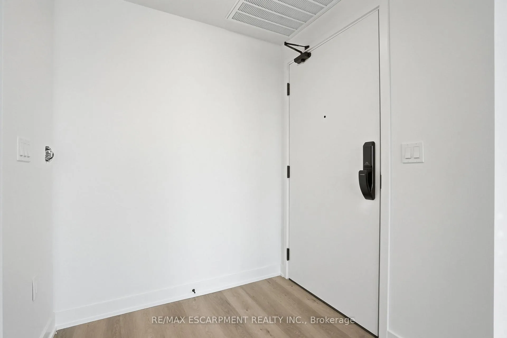 Photo 6 of Unit 1002, 2075 Lakeshore Road, Burlington, Brant — HOMEH