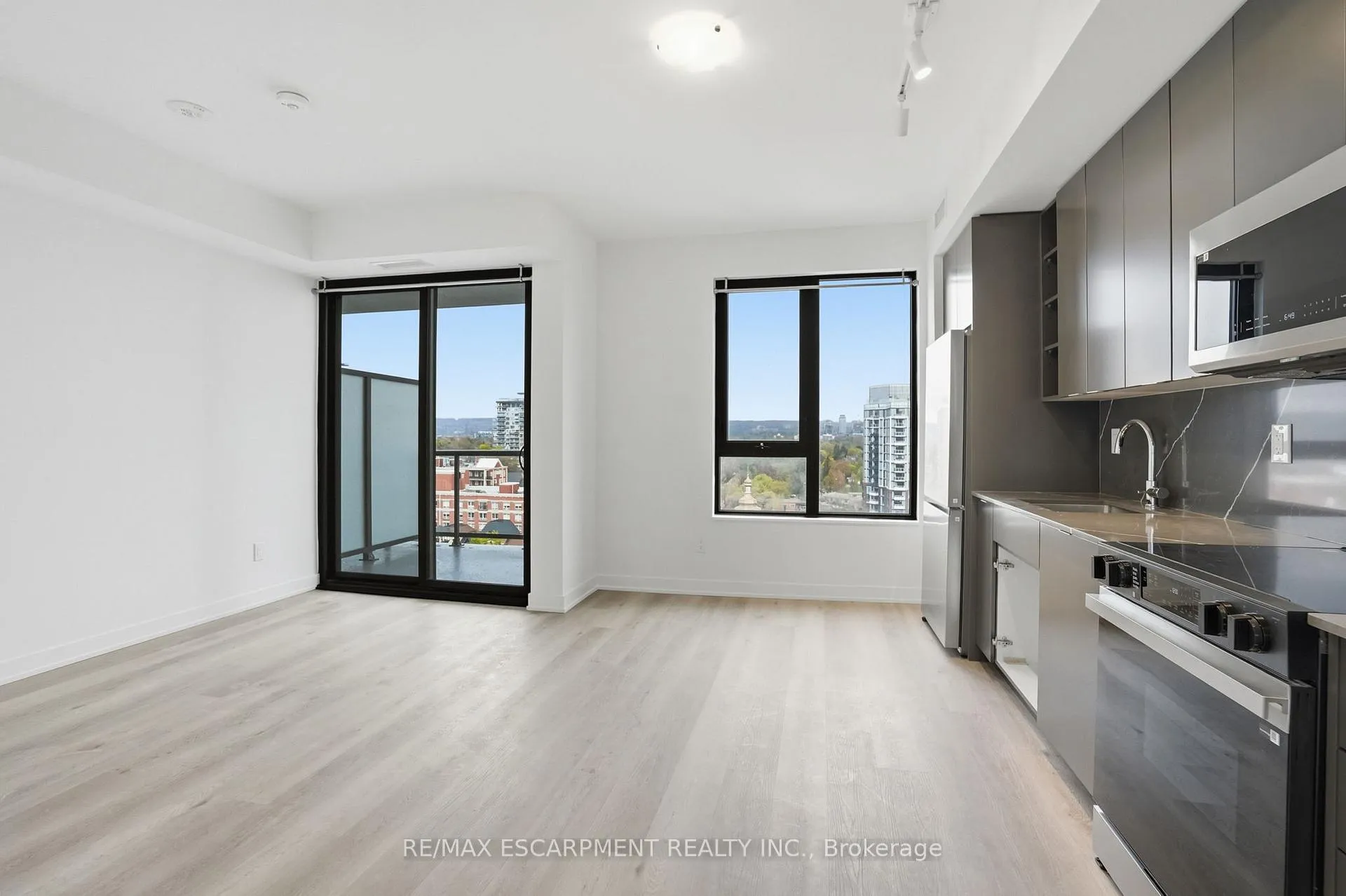 Photo 7 of Unit 1002, 2075 Lakeshore Road, Burlington, Brant — HOMEH