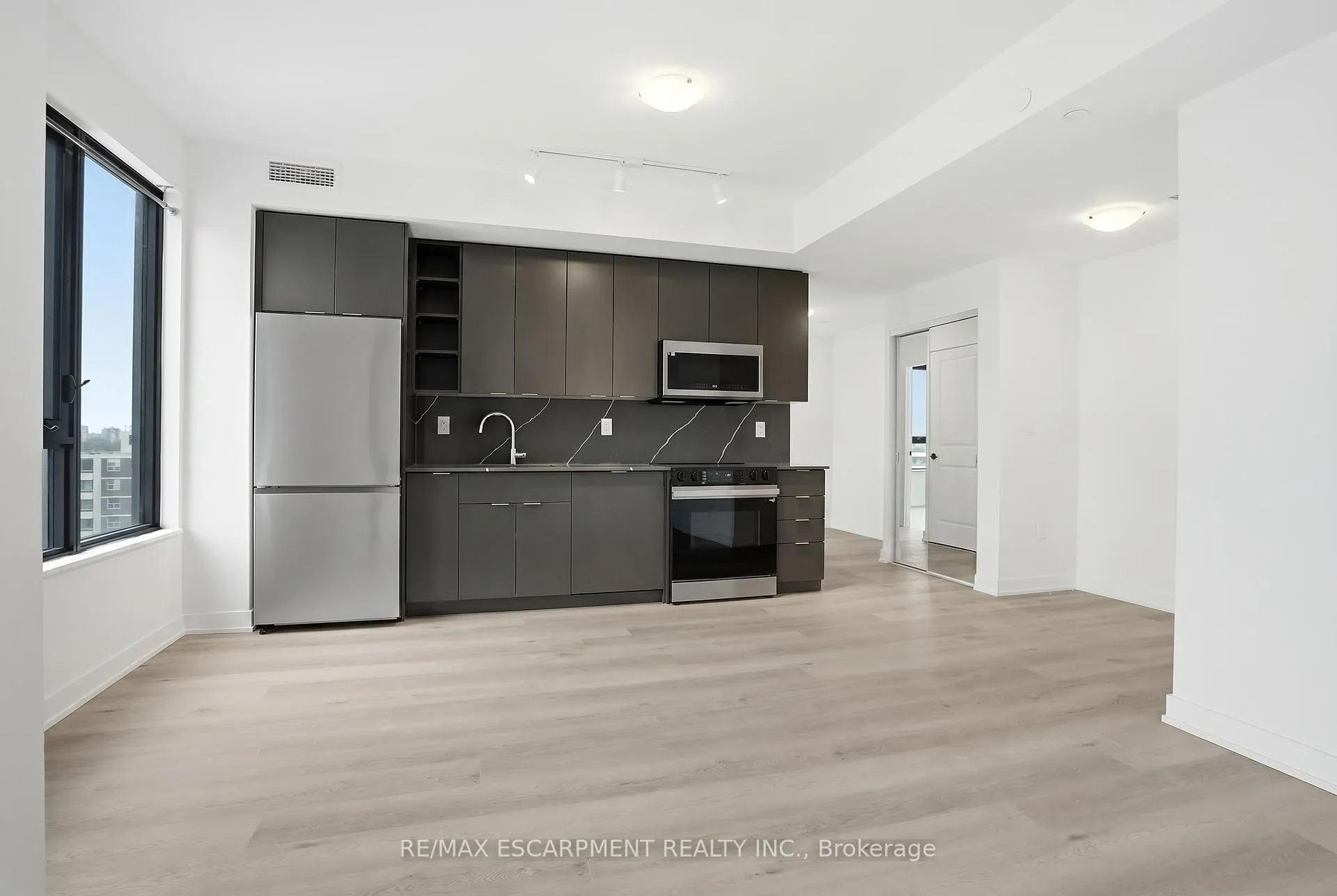 Photo 8 of Unit 1002, 2075 Lakeshore Road, Burlington, Brant — HOMEH