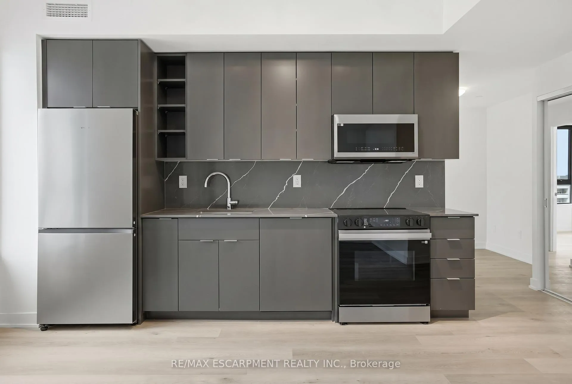 Photo 9 of Unit 1002, 2075 Lakeshore Road, Burlington, Brant — HOMEH