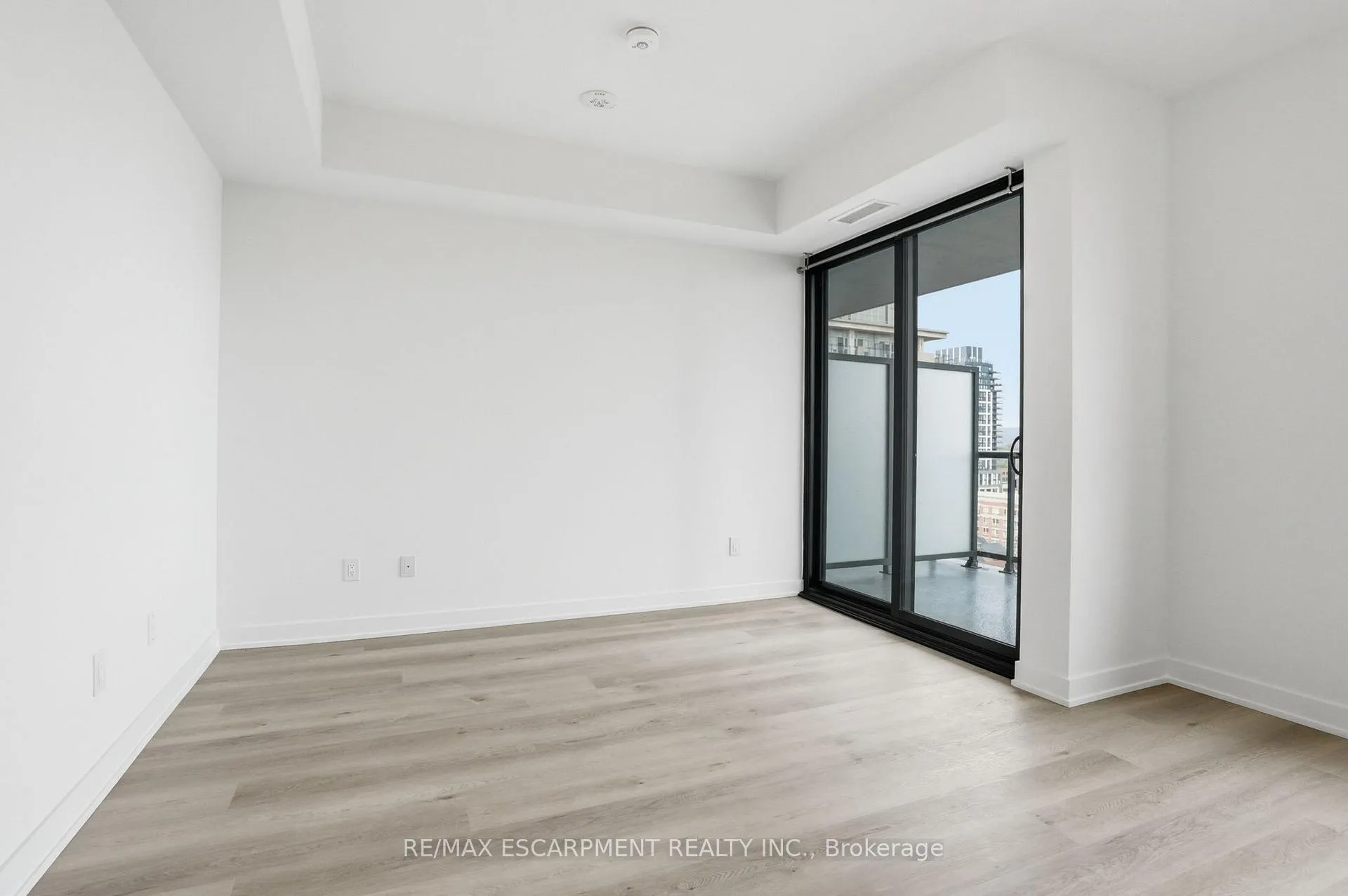 Photo 11 of Unit 1002, 2075 Lakeshore Road, Burlington, Brant — HOMEH