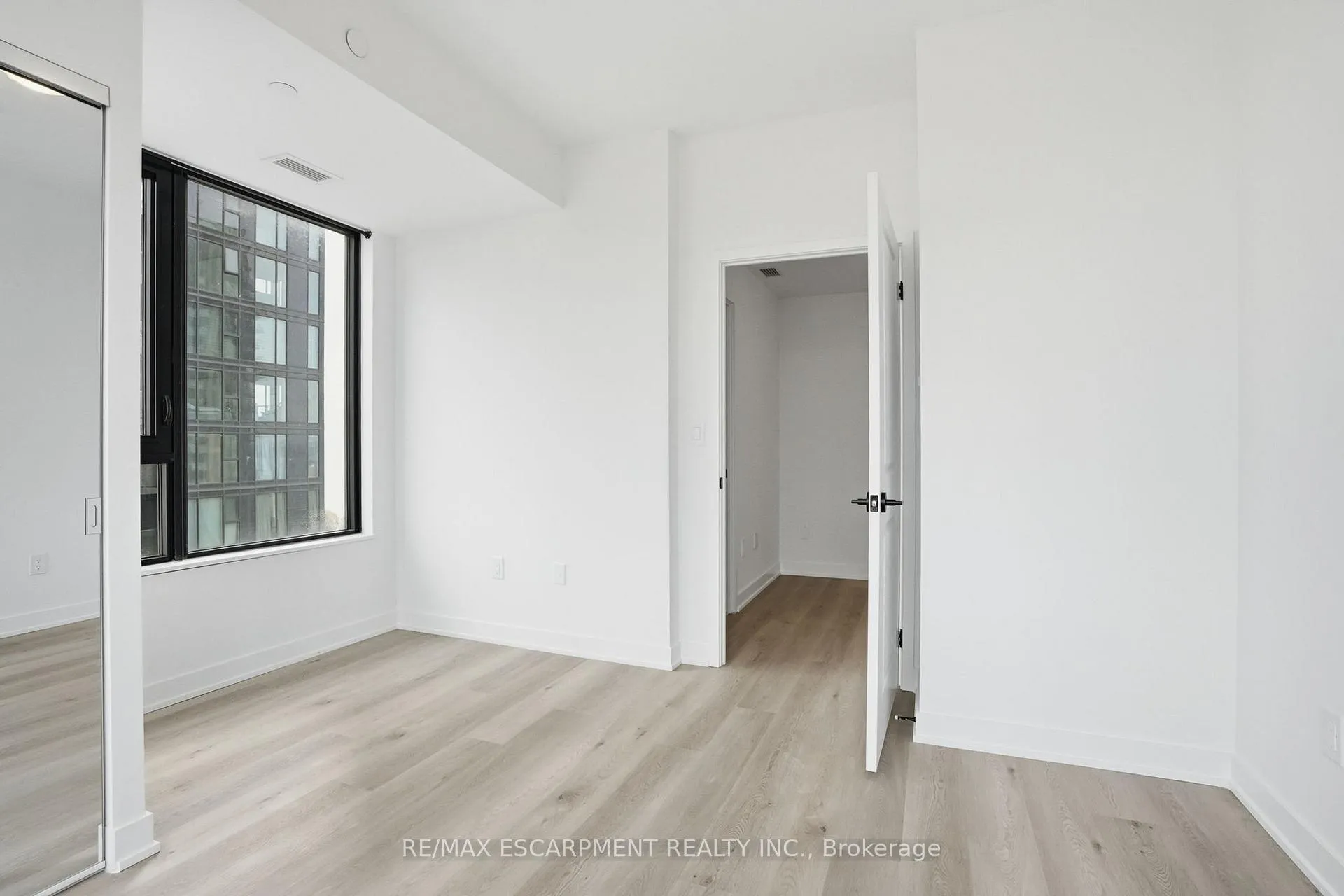 Photo 14 of Unit 1002, 2075 Lakeshore Road, Burlington, Brant — HOMEH