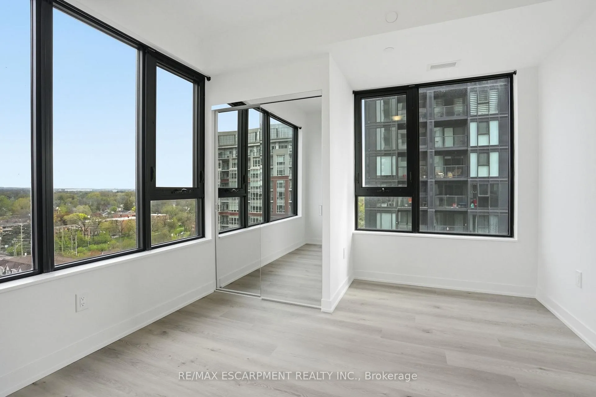 Photo 16 of Unit 1002, 2075 Lakeshore Road, Burlington, Brant — HOMEH