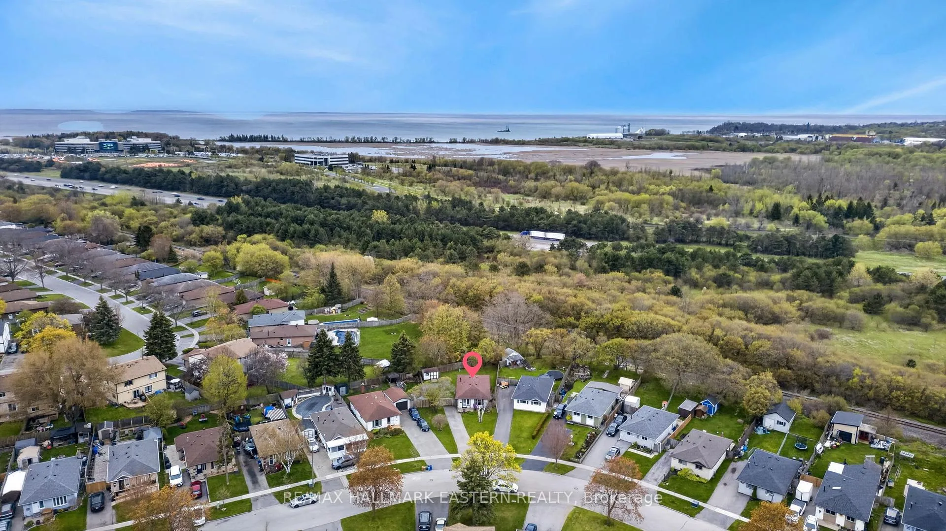 Photo 3 of 1121 Norman Crescent, Oshawa, Donevan — HOMEH