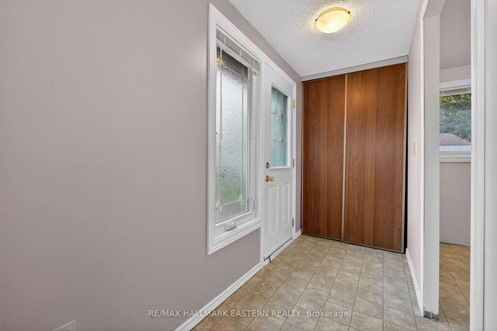 Photo 5 of 1121 Norman Crescent, Oshawa, Donevan — HOMEH