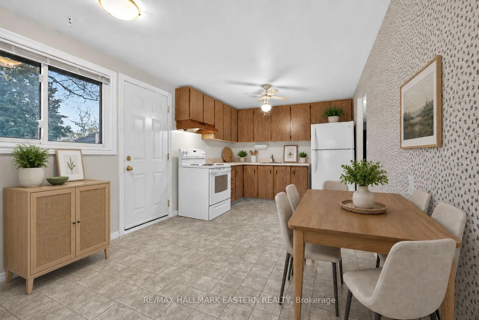 Photo 10 of 1121 Norman Crescent, Oshawa, Donevan — HOMEH