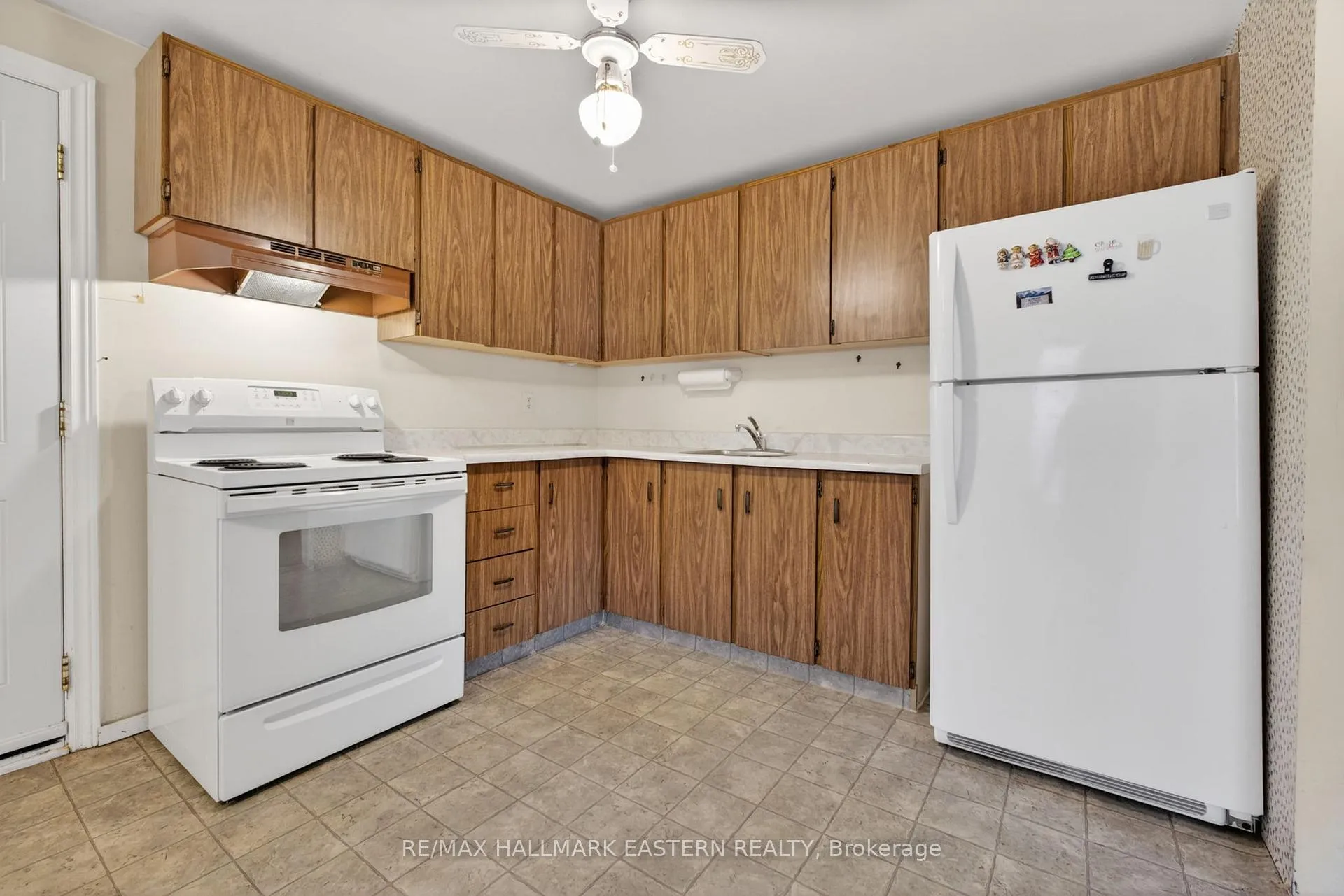 Photo 12 of 1121 Norman Crescent, Oshawa, Donevan — HOMEH
