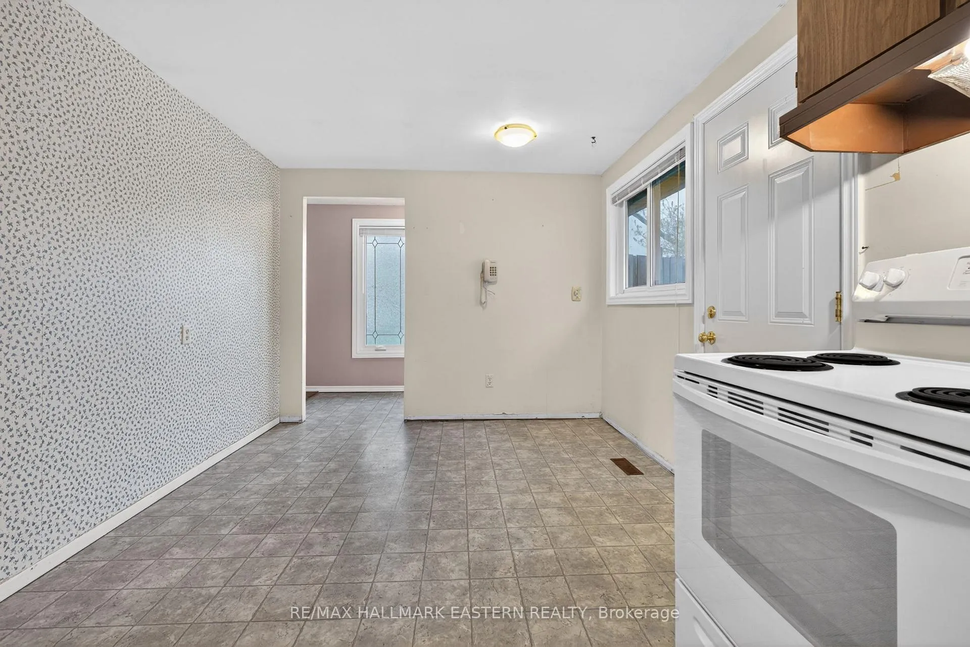 Photo 13 of 1121 Norman Crescent, Oshawa, Donevan — HOMEH