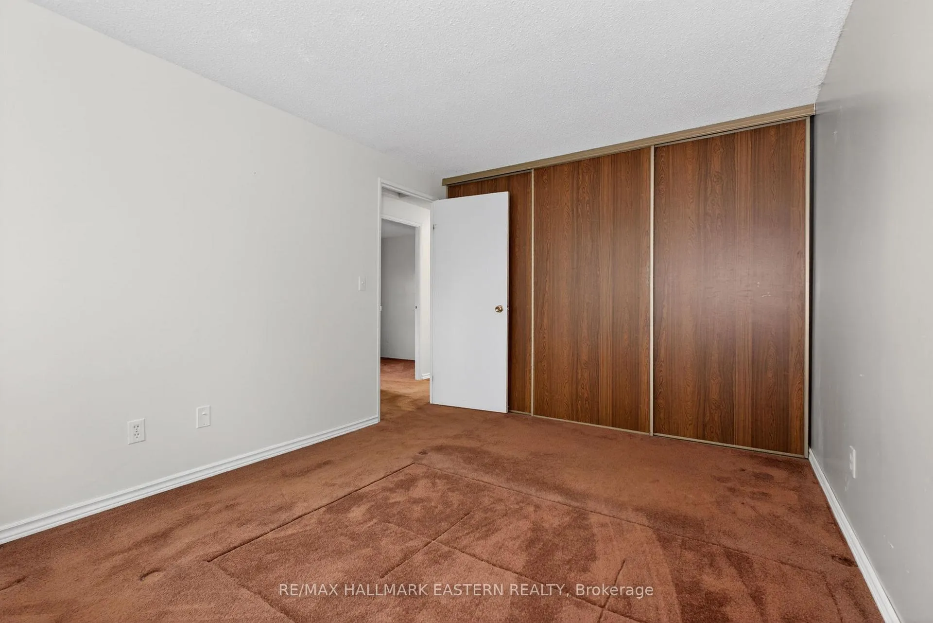 Photo 16 of 1121 Norman Crescent, Oshawa, Donevan — HOMEH