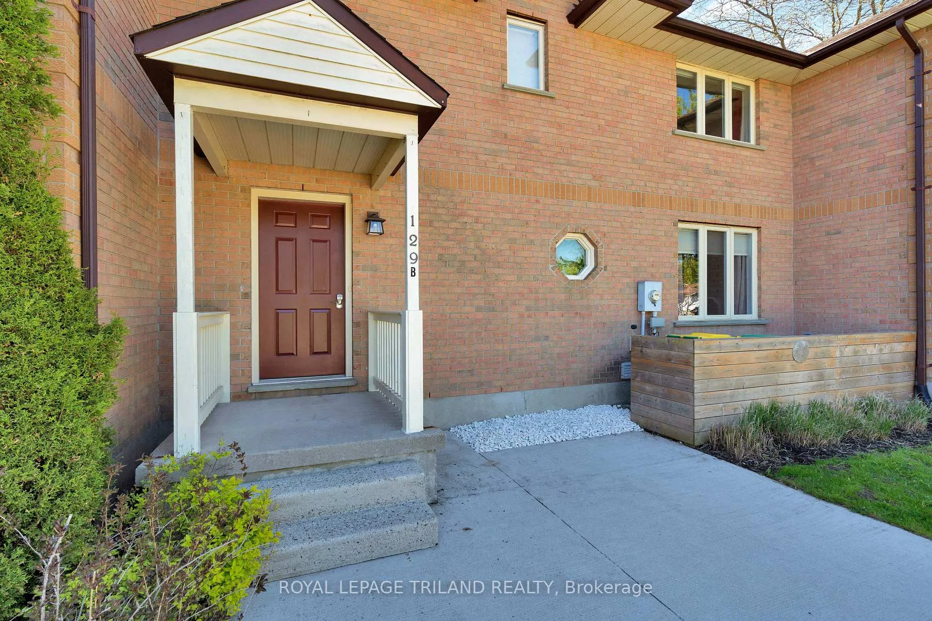 Photo 4 of Unit B, 129 Symes Street, Southwest Middlesex, Glencoe — HOMEH