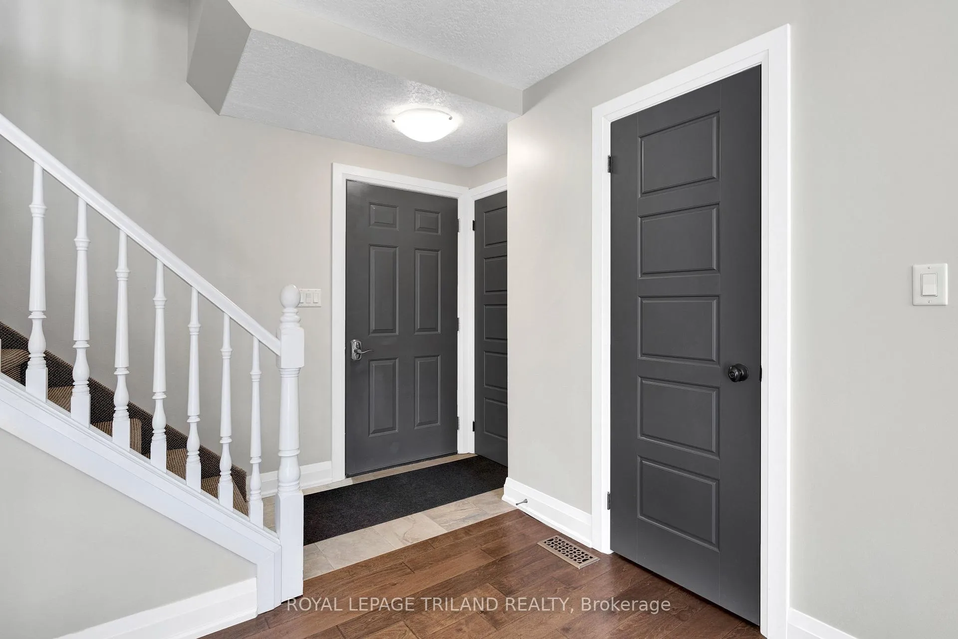 Photo 5 of Unit B, 129 Symes Street, Southwest Middlesex, Glencoe — HOMEH