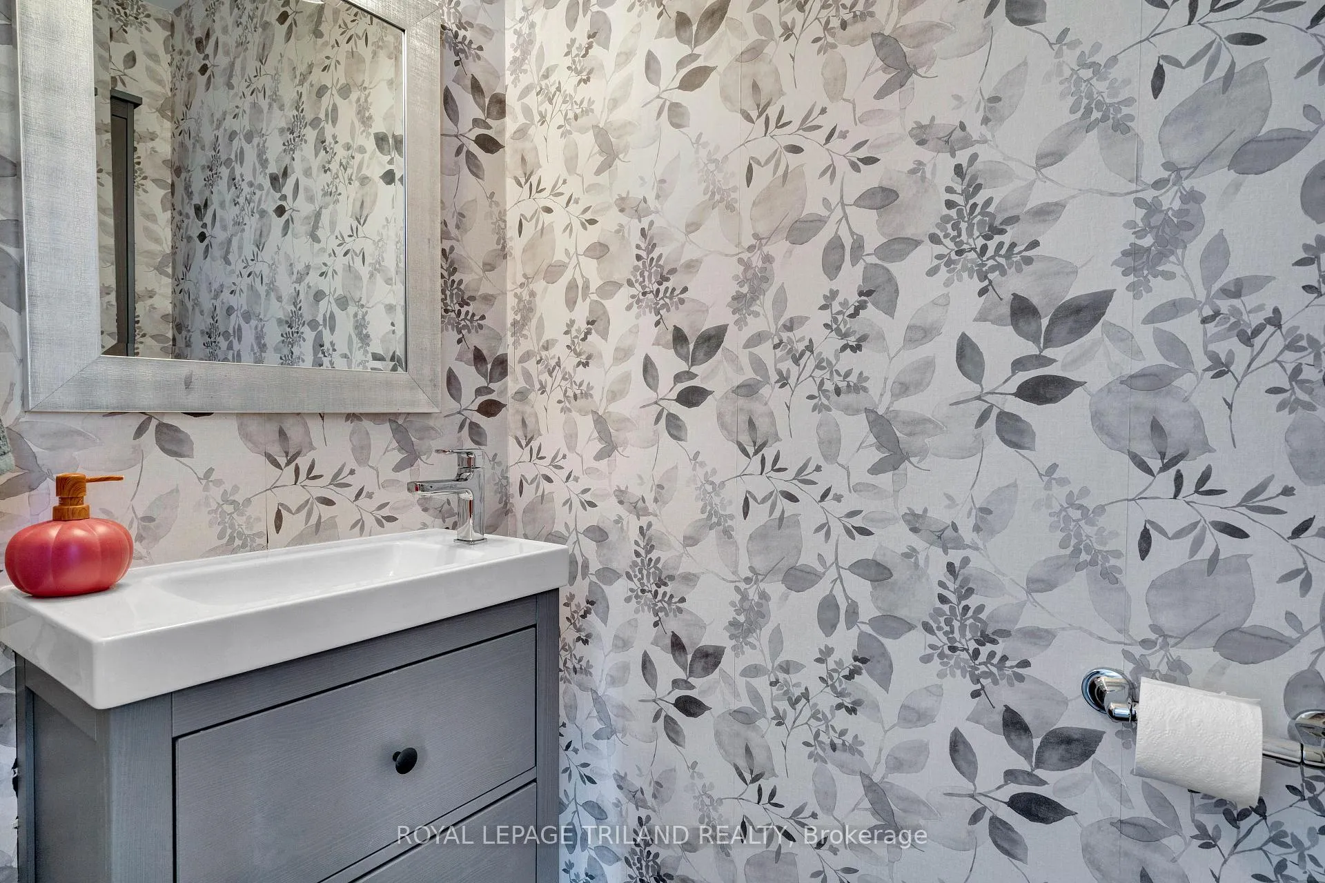 Photo 19 of Unit B, 129 Symes Street, Southwest Middlesex, Glencoe — HOMEH