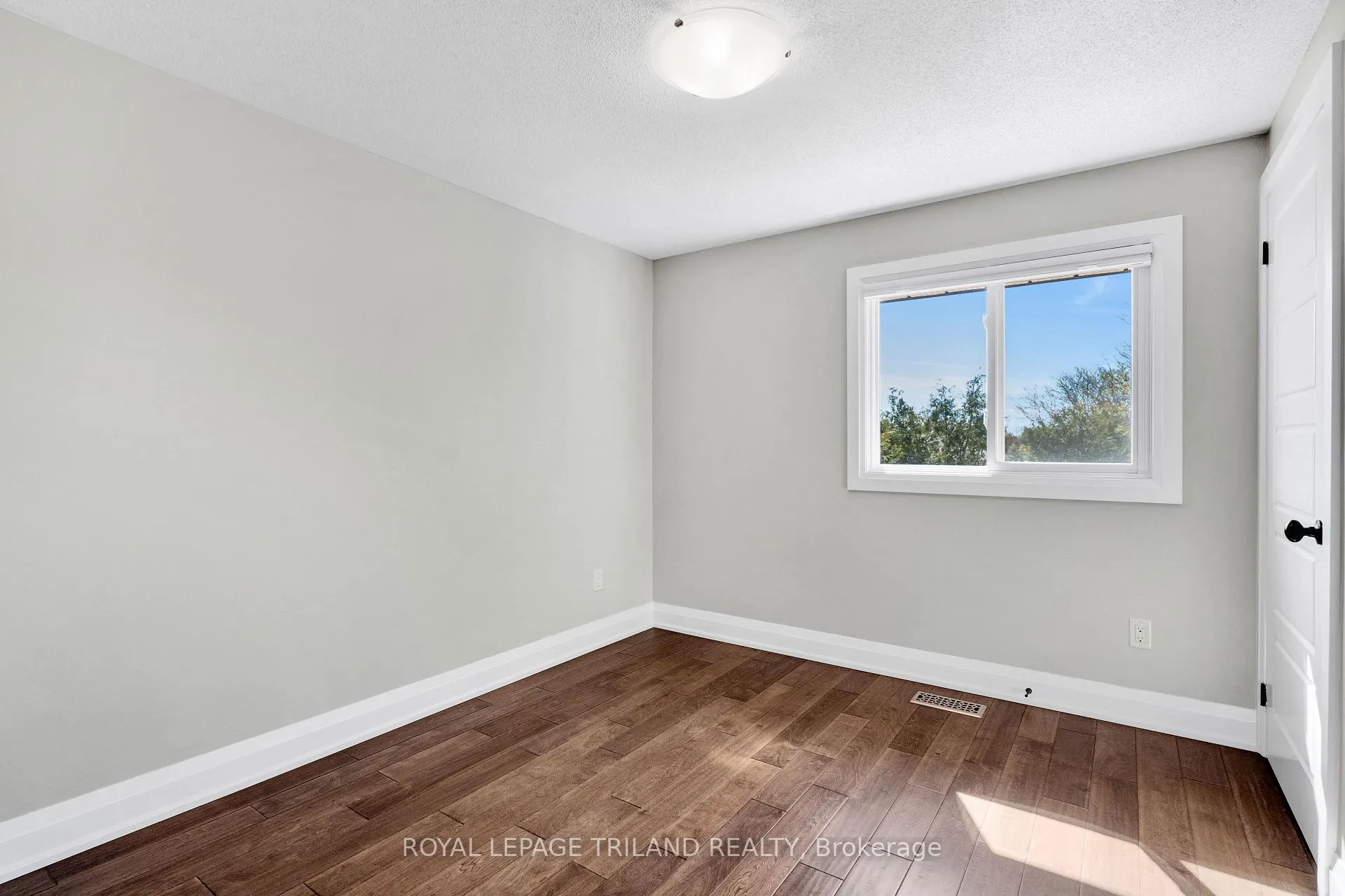 Photo 24 of Unit B, 129 Symes Street, Southwest Middlesex, Glencoe — HOMEH