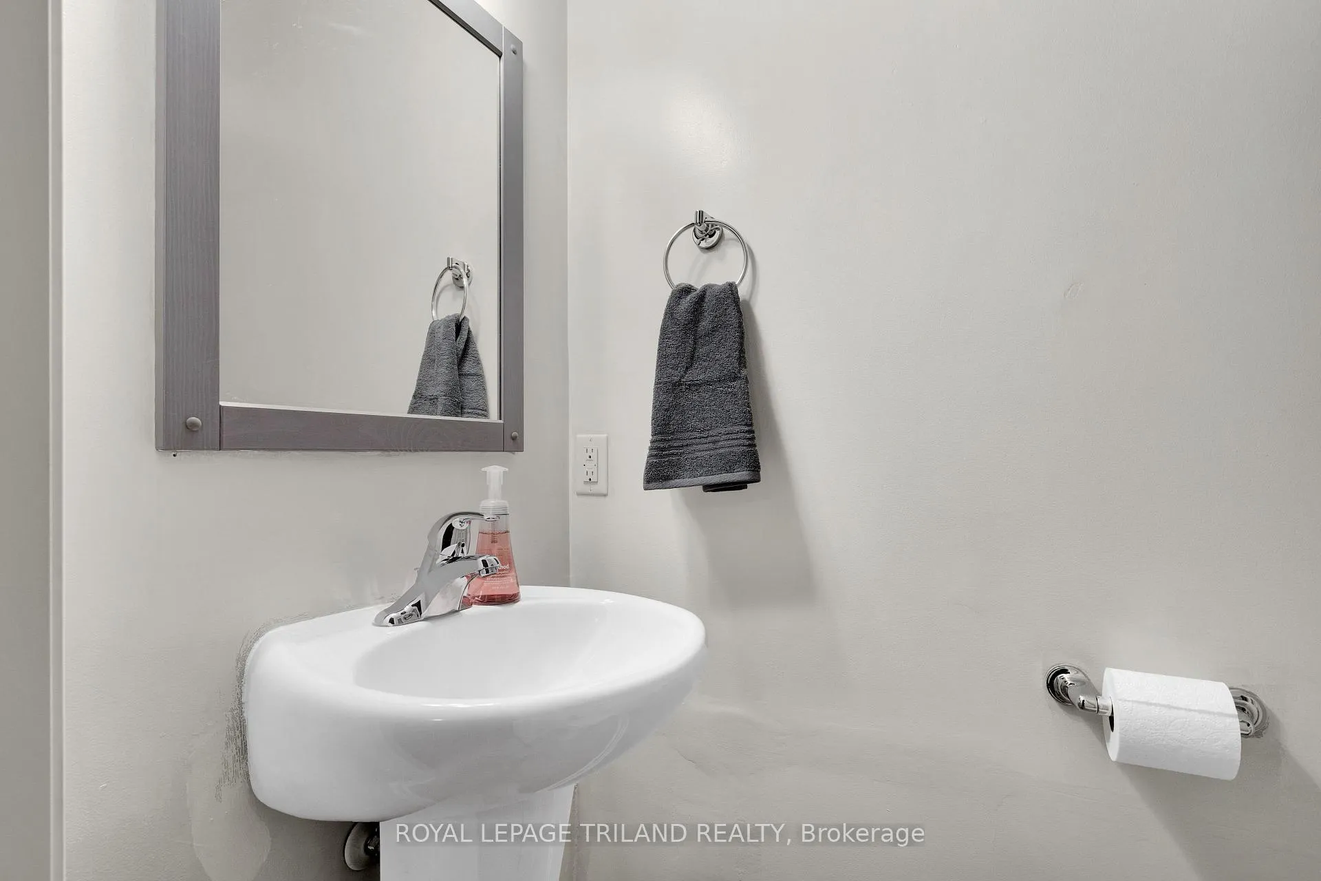 Photo 32 of Unit B, 129 Symes Street, Southwest Middlesex, Glencoe — HOMEH