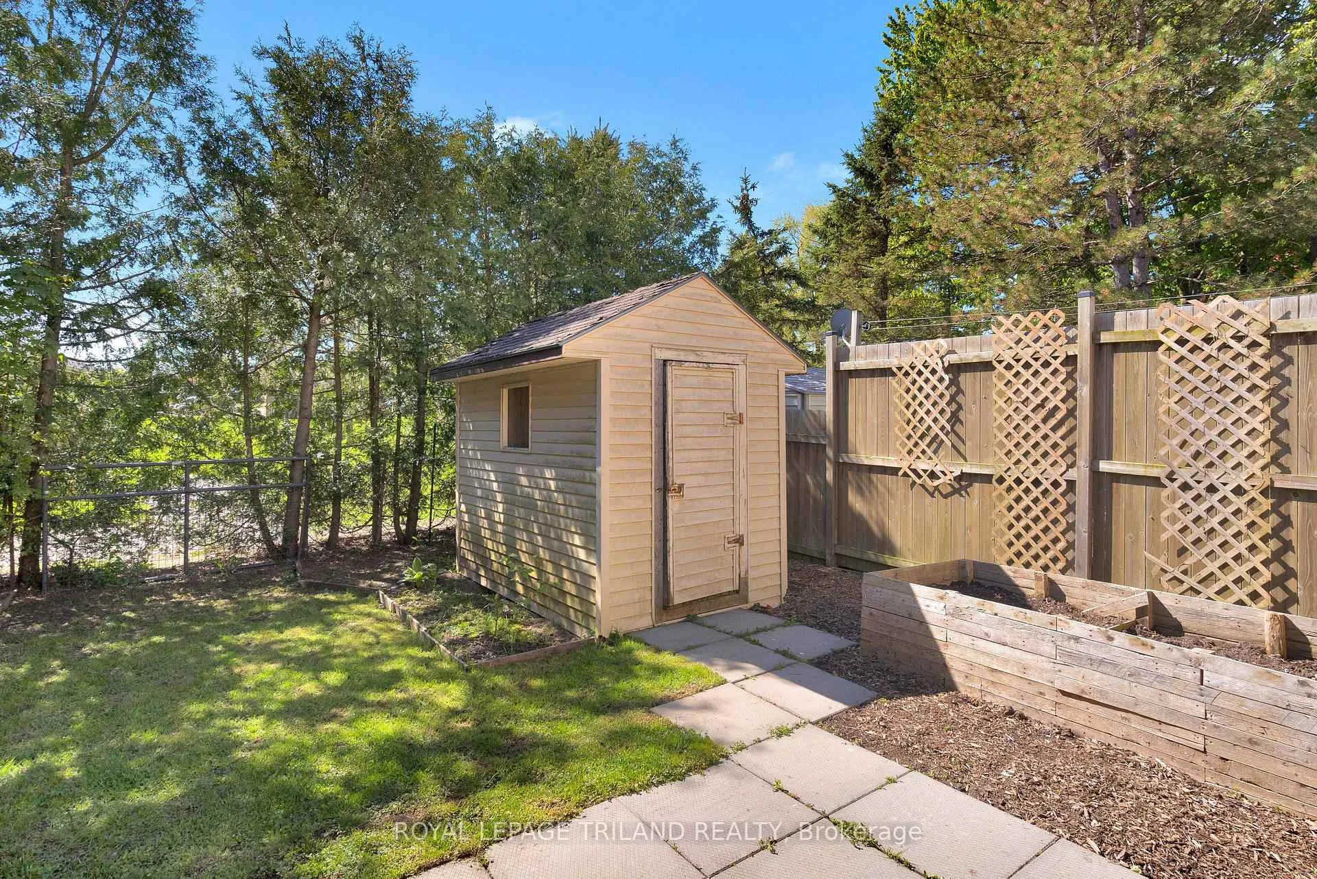 Photo 40 of Unit B, 129 Symes Street, Southwest Middlesex, Glencoe — HOMEH