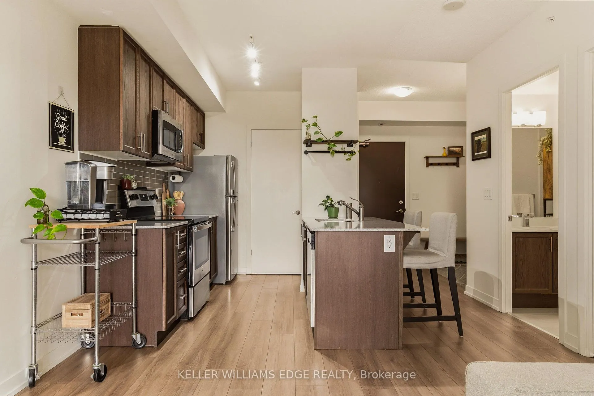 Photo 12 of Unit 311, 550 North Service Road, Grimsby, Grimsby Beach — HOMEH