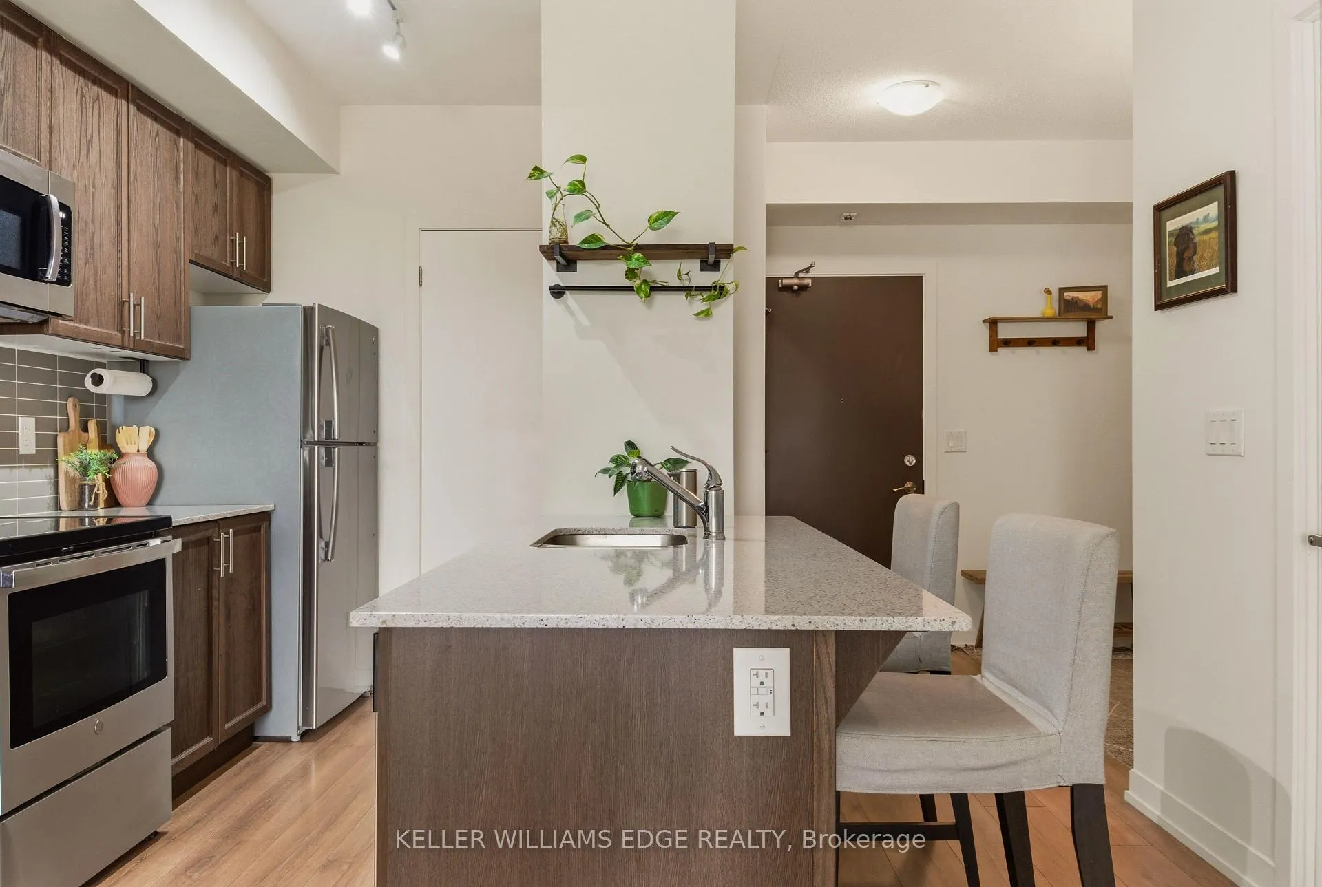 Photo 15 of Unit 311, 550 North Service Road, Grimsby, Grimsby Beach — HOMEH