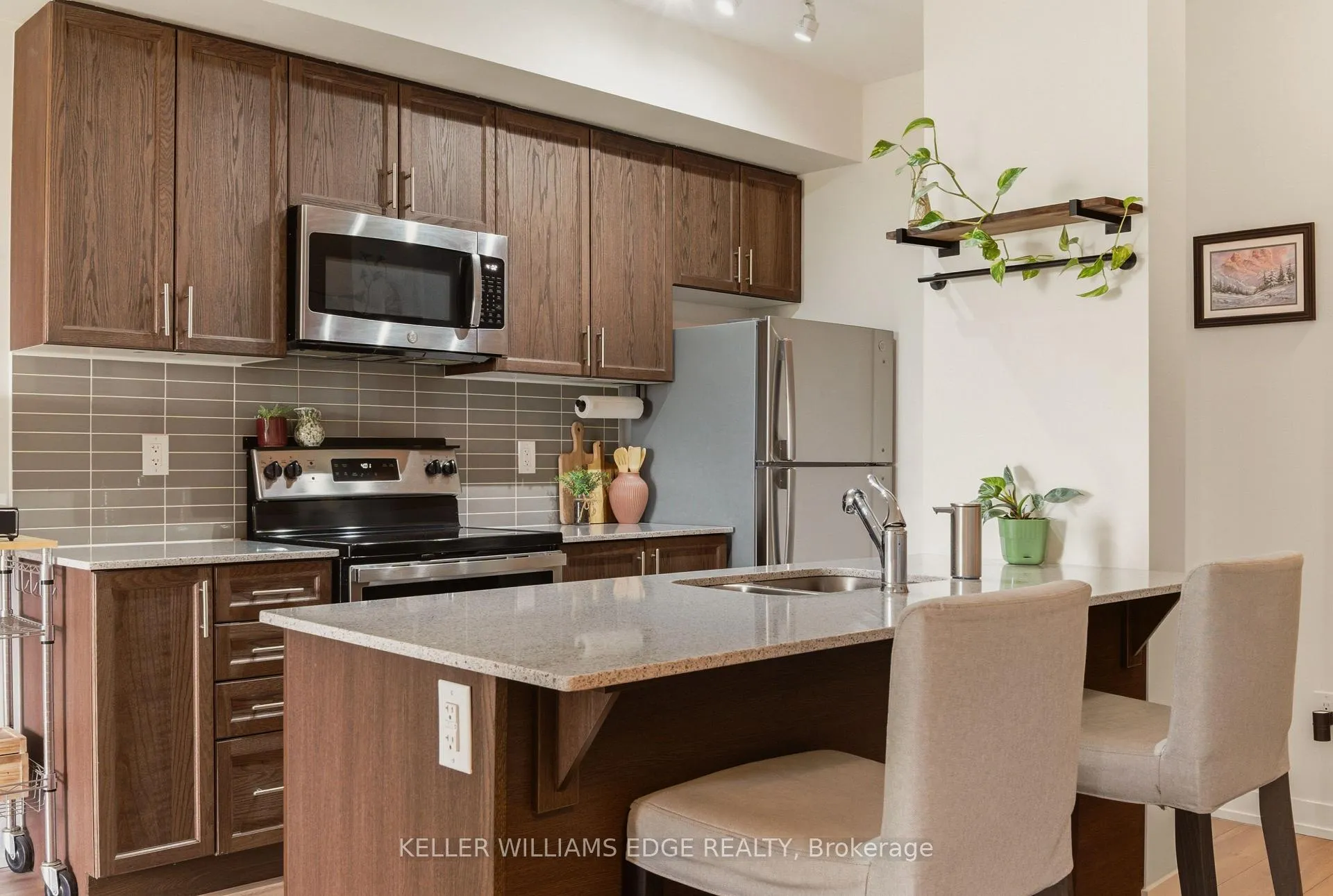 Photo 17 of Unit 311, 550 North Service Road, Grimsby, Grimsby Beach — HOMEH