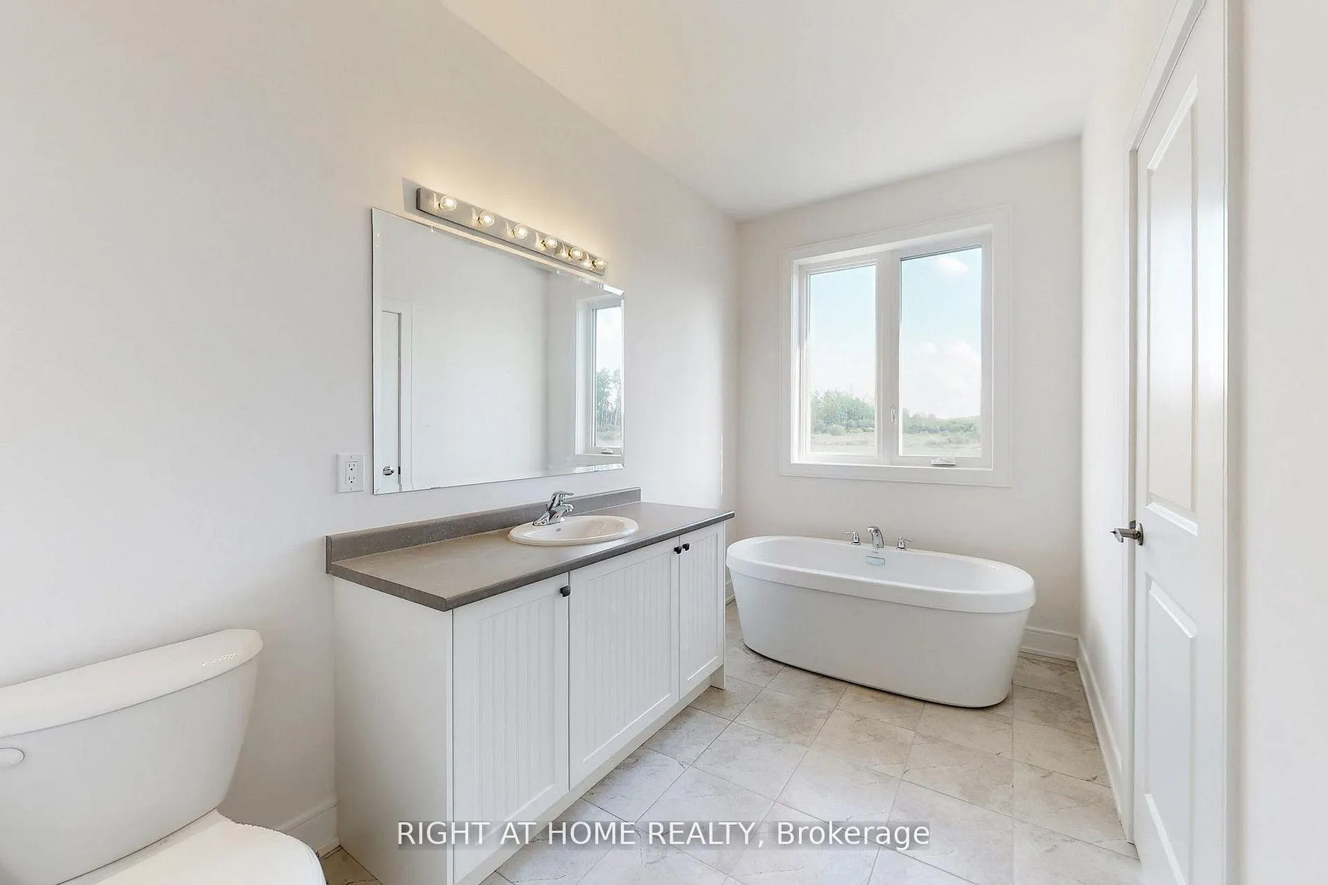 Photo 27 of 243 Duncan Street, Clearview, Stayner — HOMEH