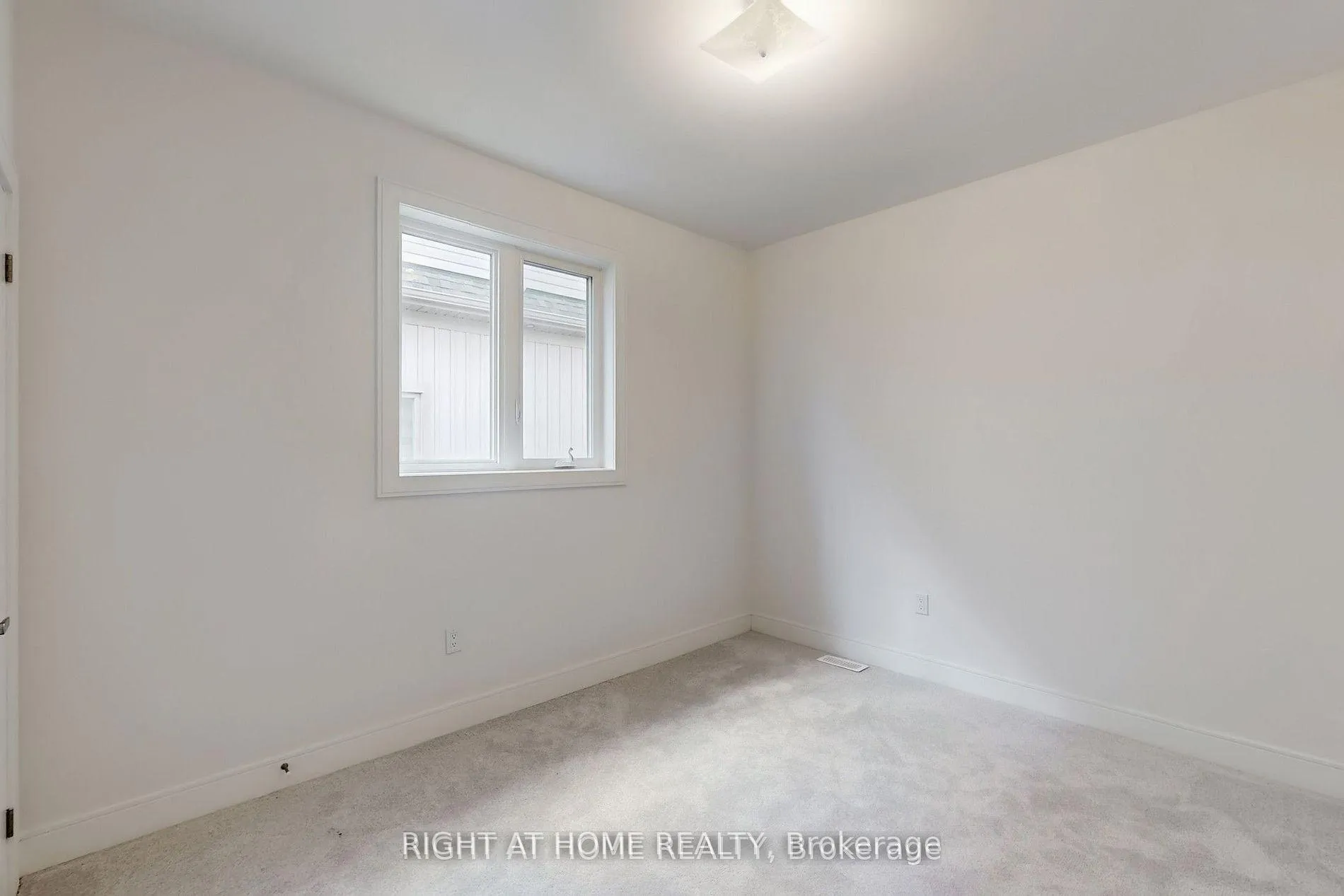 Photo 32 of 243 Duncan Street, Clearview, Stayner — HOMEH