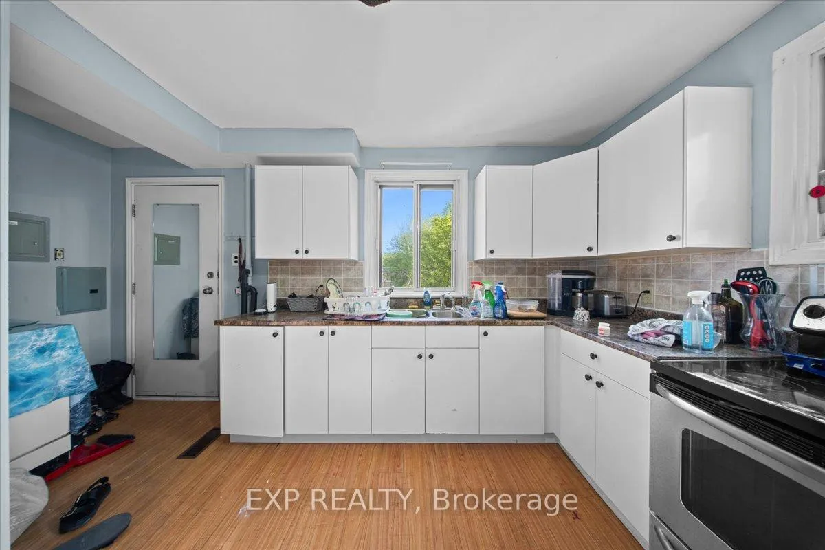 Photo 5 of 208 Montfort Street, Ottawa, Vanier — HOMEH