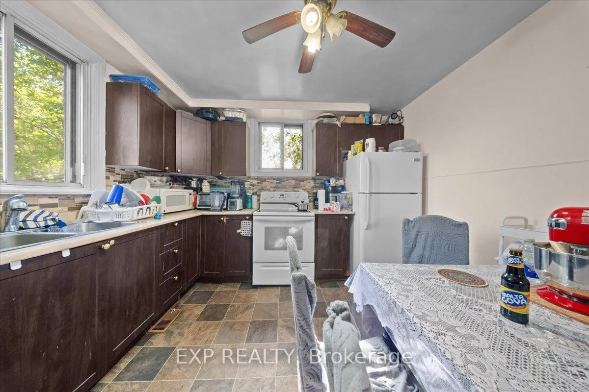 Photo 23 of 208 Montfort Street, Ottawa, Vanier — HOMEH