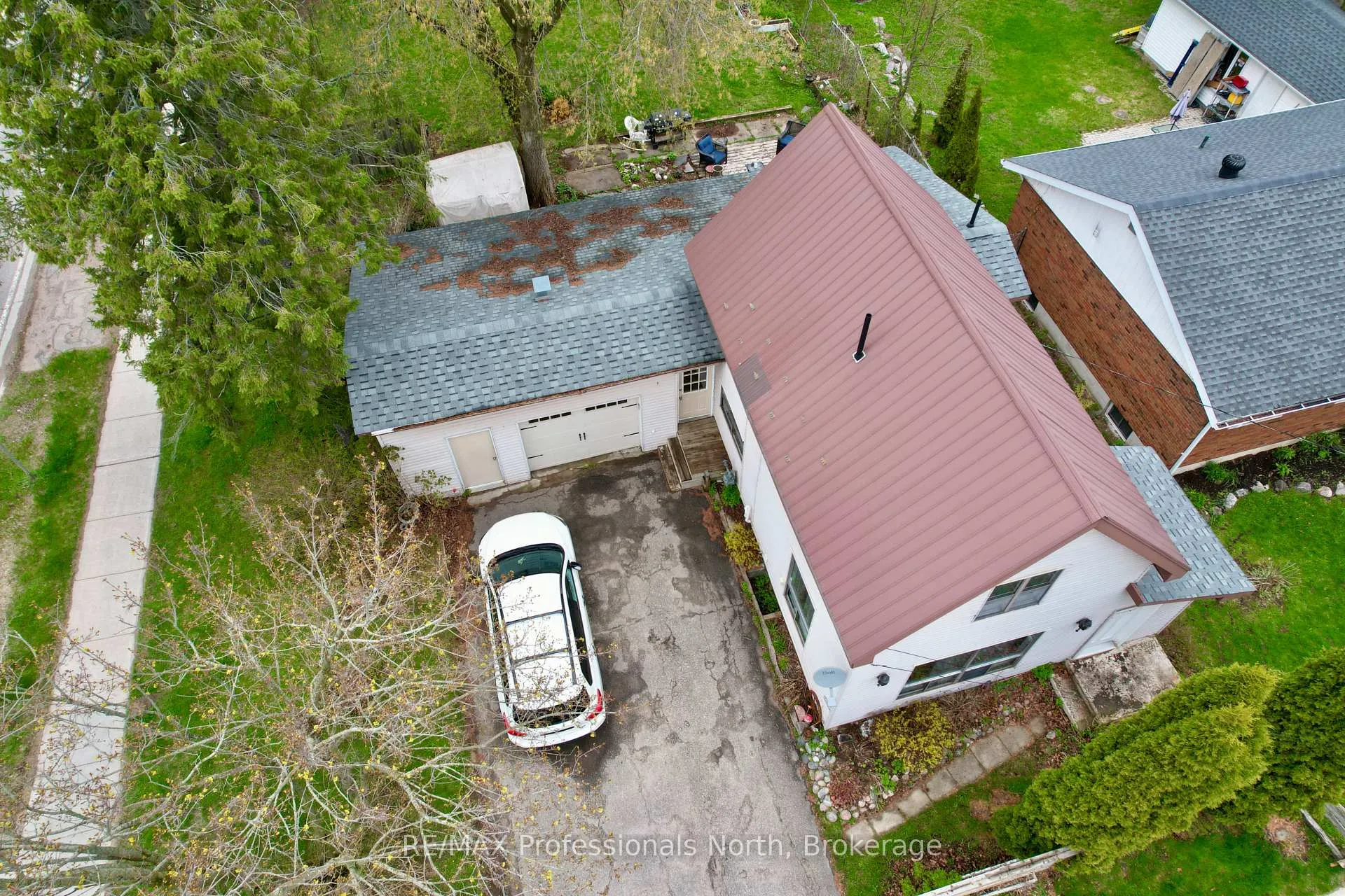 Photo 2 of 209 Dill St Street, Bracebridge, Macaulay — HOMEH