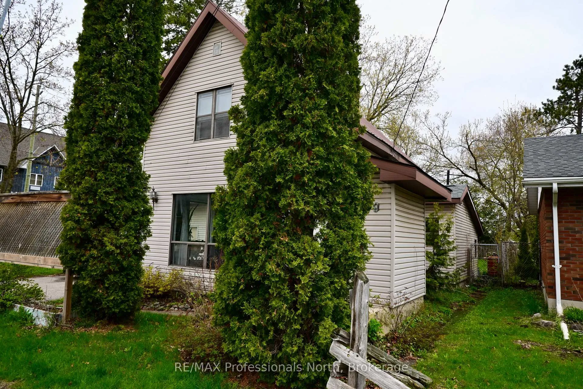 Photo 6 of 209 Dill St Street, Bracebridge, Macaulay — HOMEH