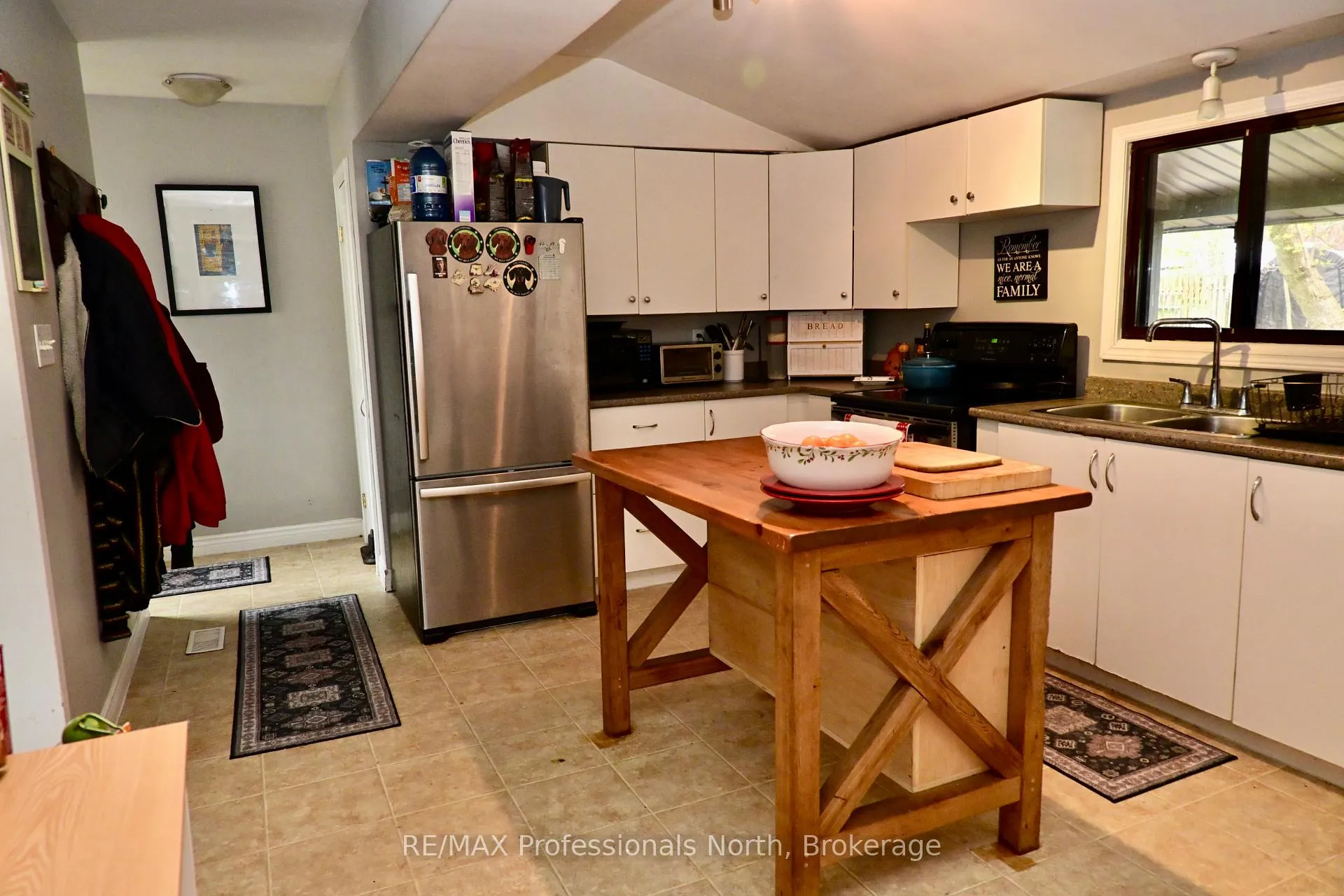 Photo 10 of 209 Dill St Street, Bracebridge, Macaulay — HOMEH