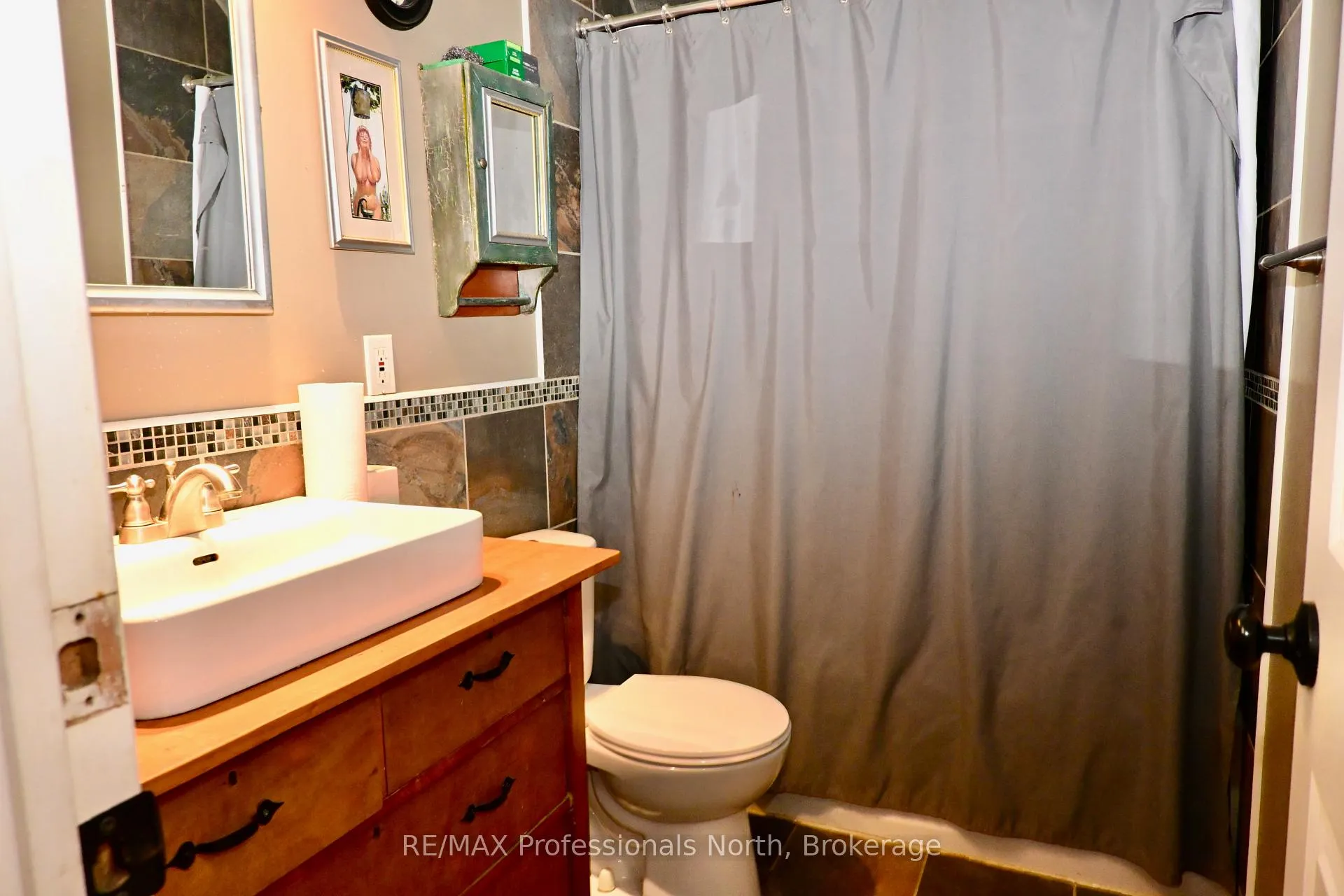Photo 18 of 209 Dill St Street, Bracebridge, Macaulay — HOMEH