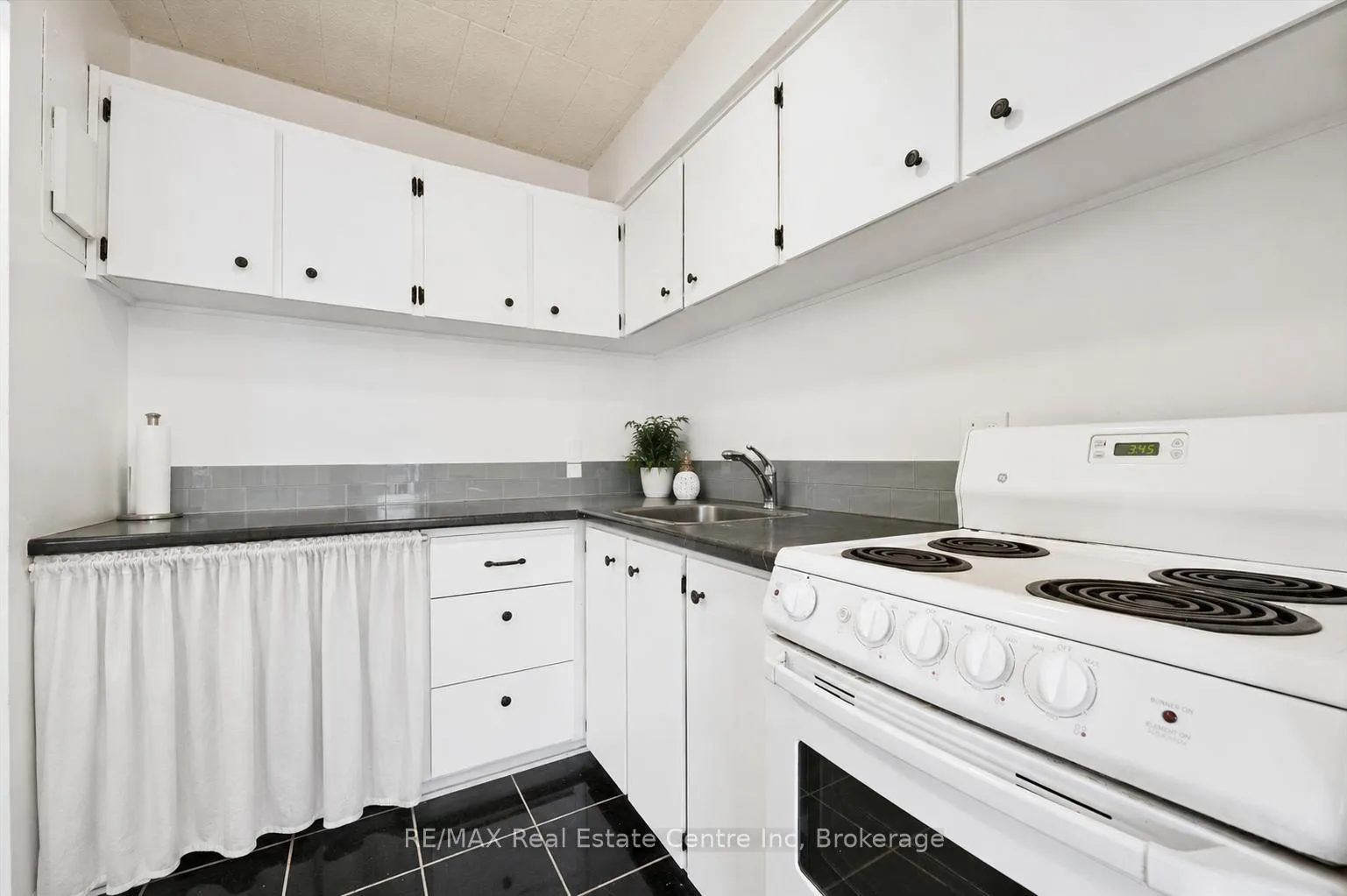 Photo 4 of Unit 307, 91 Conroy Crescent, Guelph, Dovercliffe Park/Old University — HOMEH