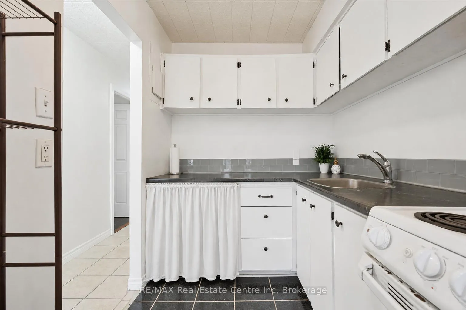 Photo 5 of Unit 307, 91 Conroy Crescent, Guelph, Dovercliffe Park/Old University — HOMEH