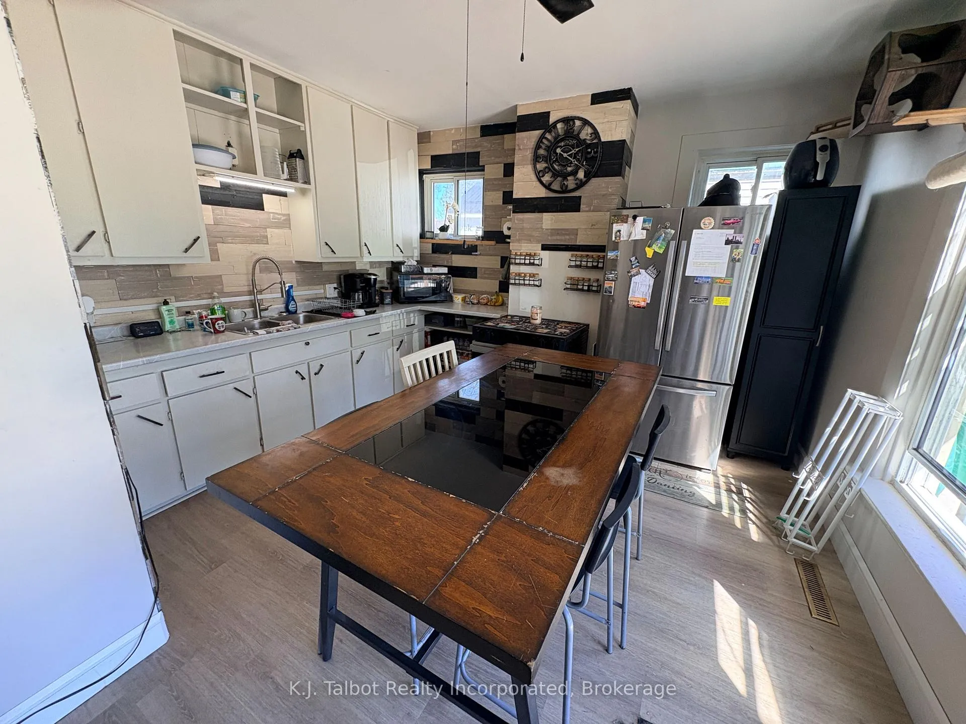 Photo 3 of 103 Bruce Street E, Goderich, Goderich (Town) — HOMEH