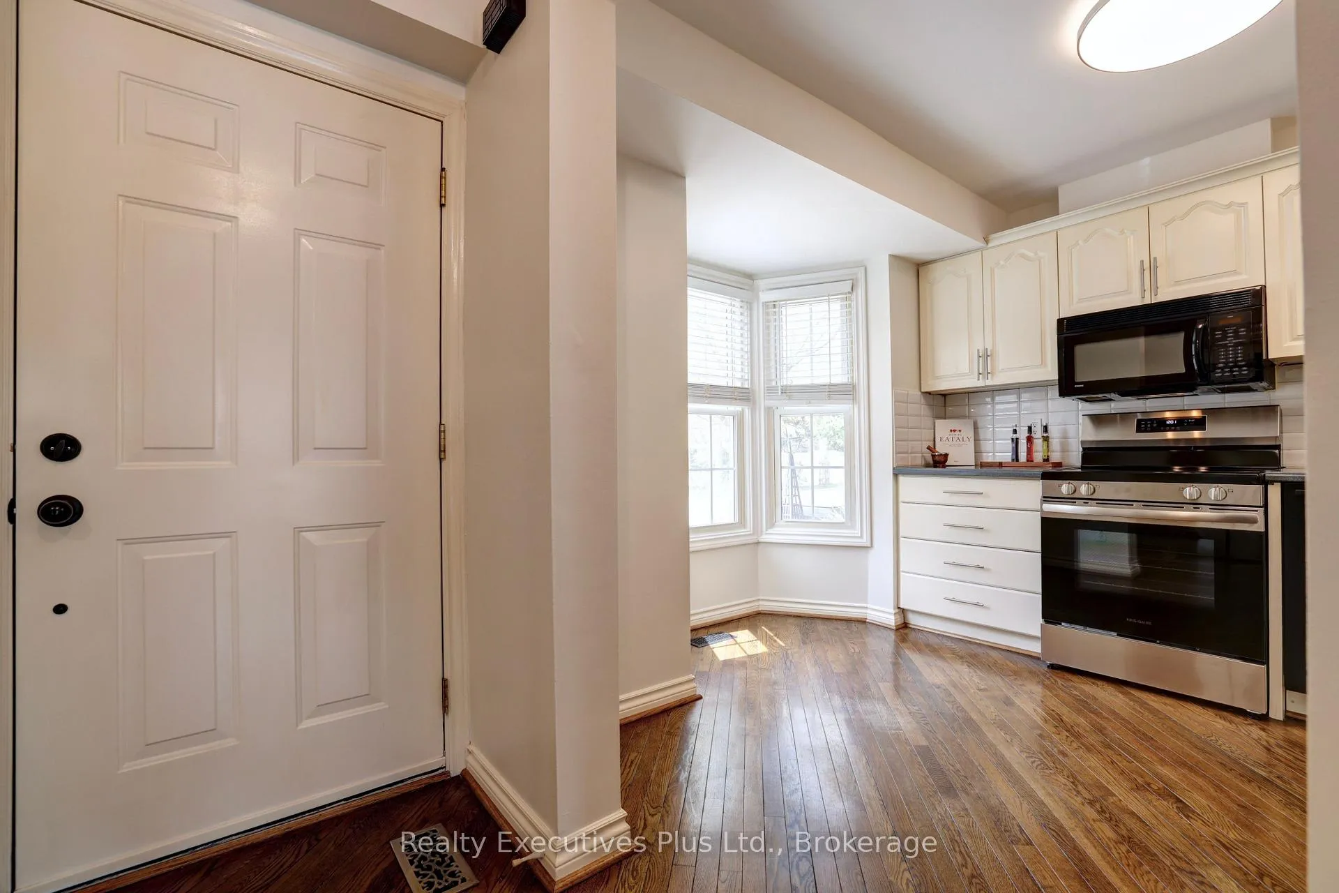 Photo 2 of 463 Blathwayte Lane, Burlington, Brant — HOMEH