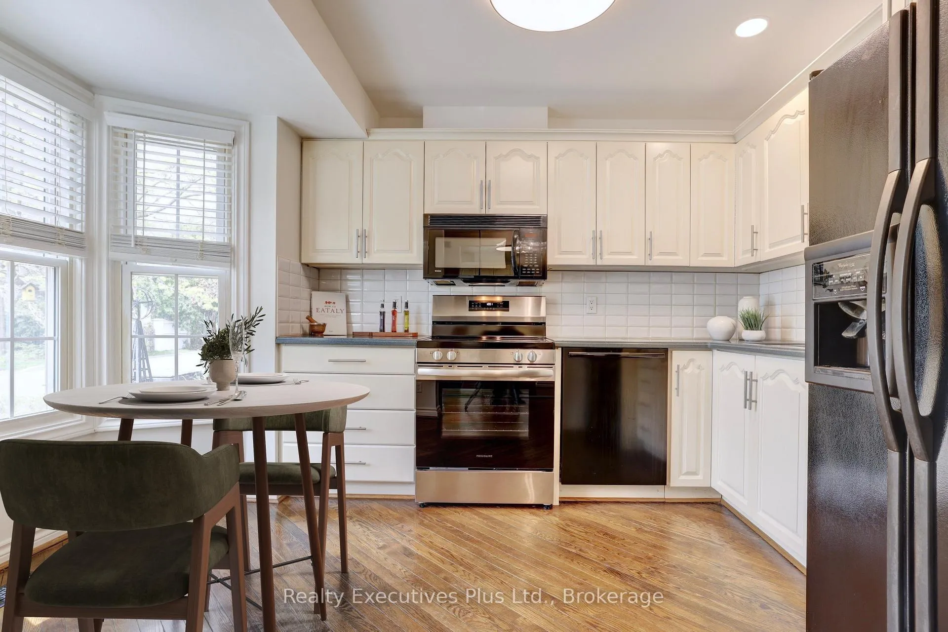 Photo 3 of 463 Blathwayte Lane, Burlington, Brant — HOMEH