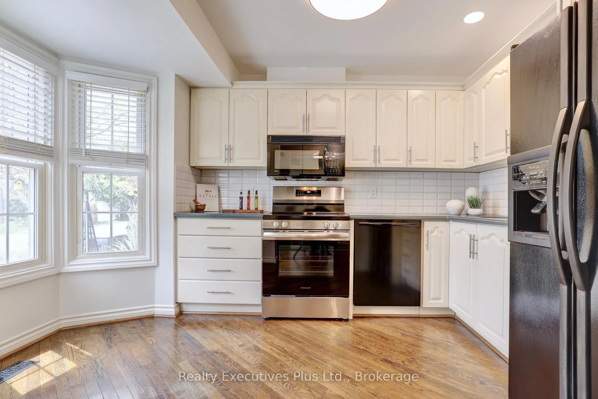 Photo 4 of 463 Blathwayte Lane, Burlington, Brant — HOMEH