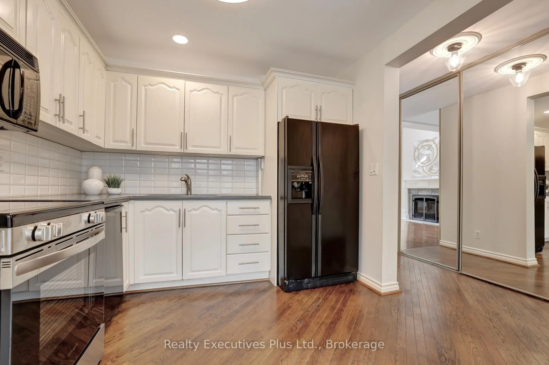 Photo 6 of 463 Blathwayte Lane, Burlington, Brant — HOMEH