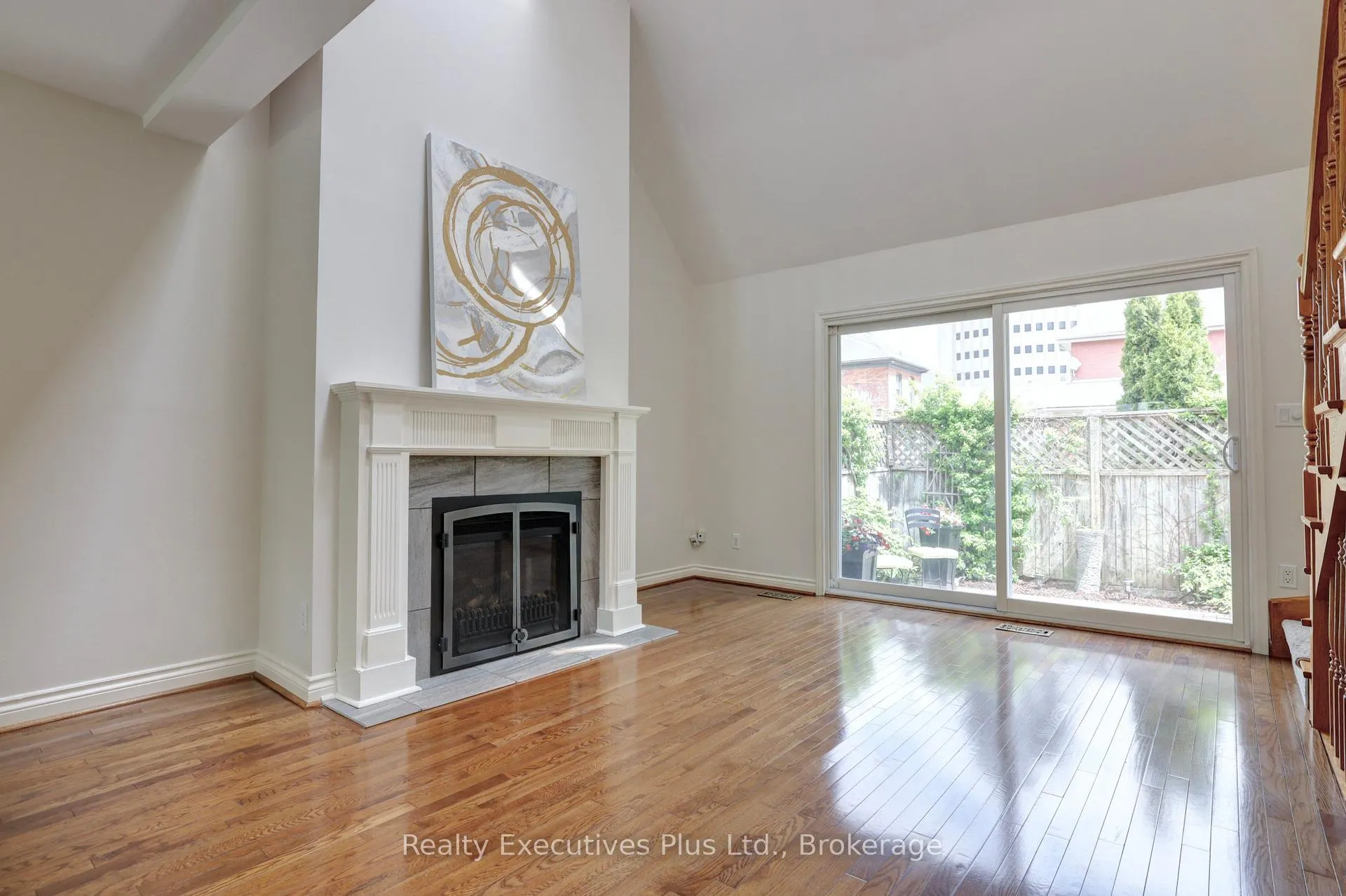 Photo 9 of 463 Blathwayte Lane, Burlington, Brant — HOMEH