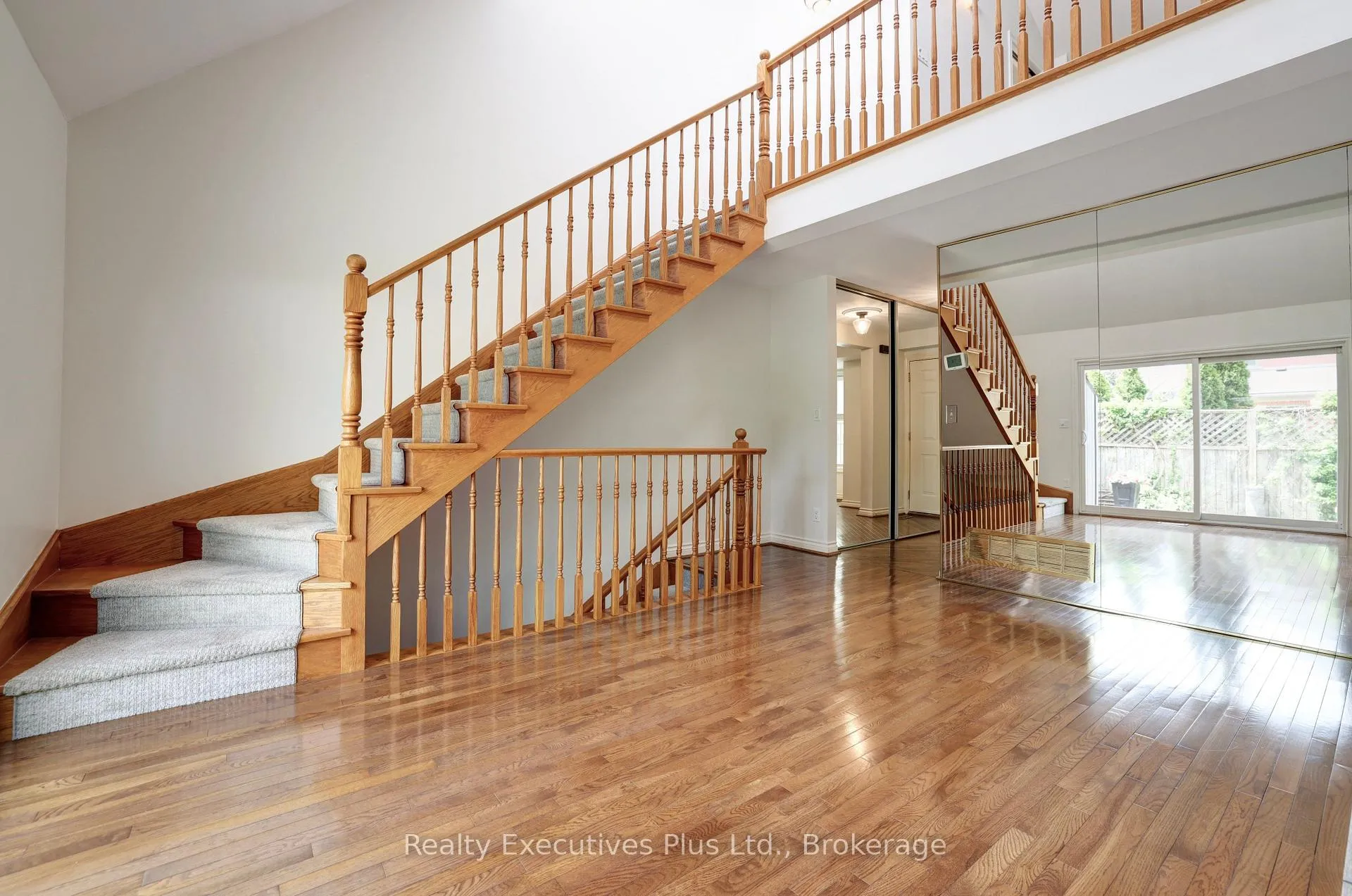 Photo 13 of 463 Blathwayte Lane, Burlington, Brant — HOMEH