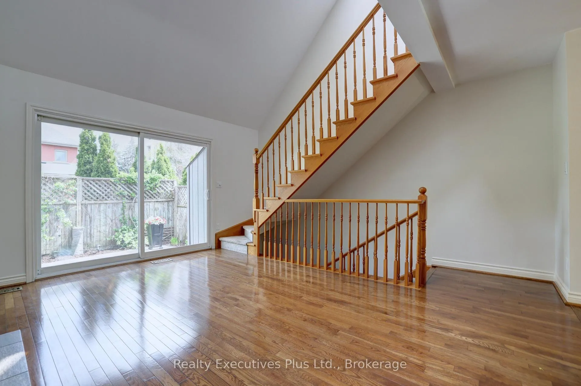 Photo 16 of 463 Blathwayte Lane, Burlington, Brant — HOMEH