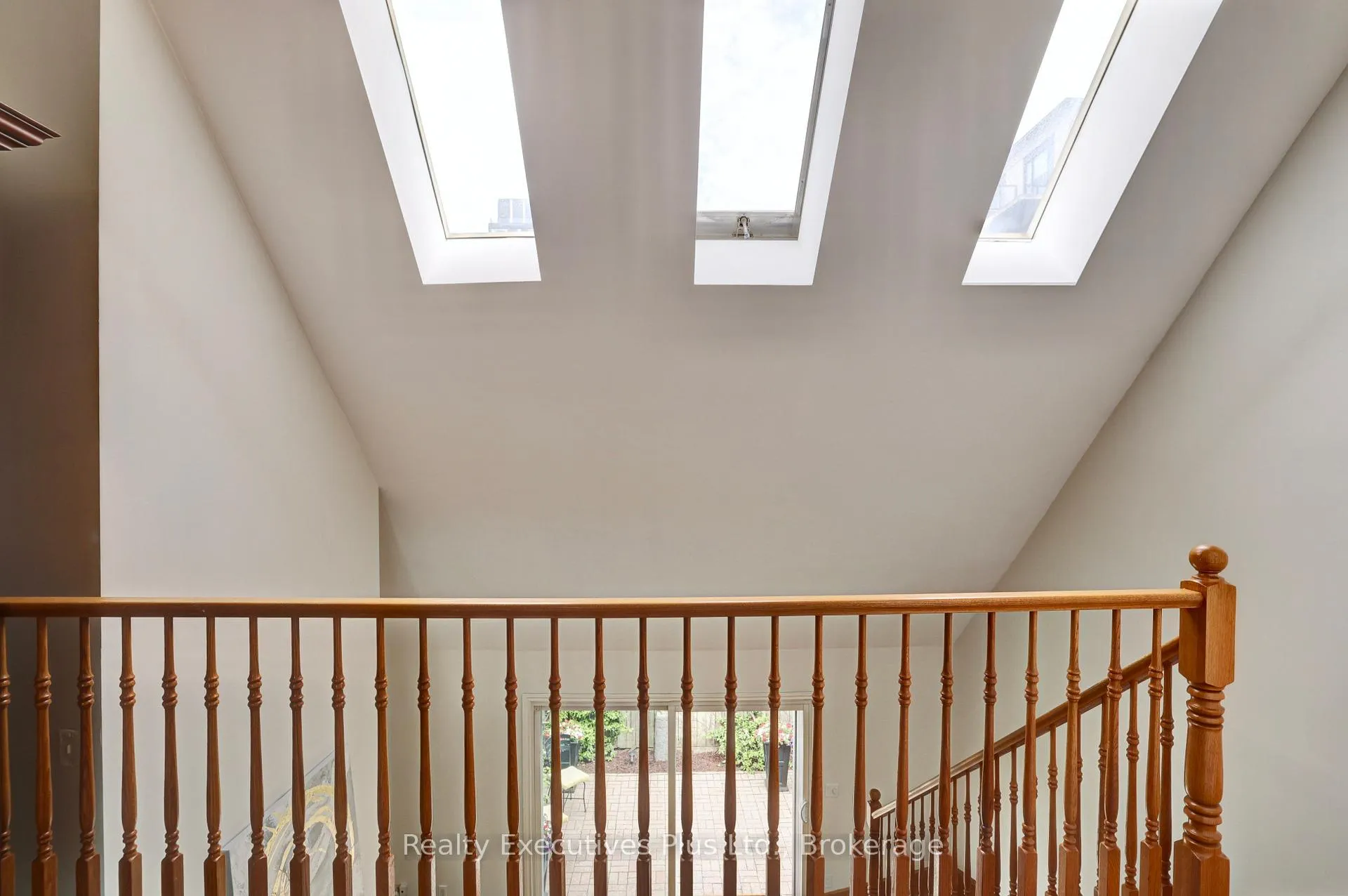 Photo 25 of 463 Blathwayte Lane, Burlington, Brant — HOMEH