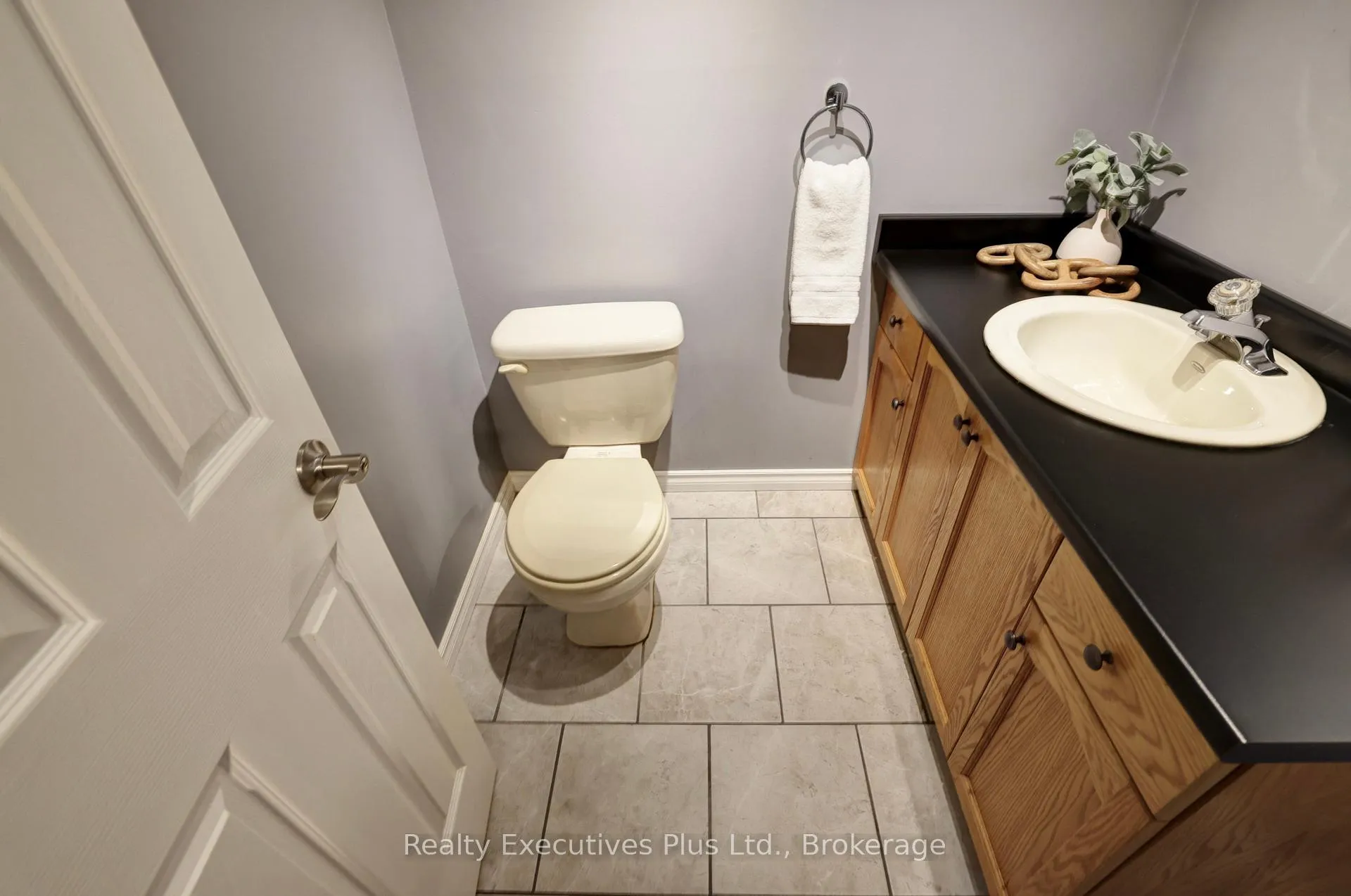 Photo 32 of 463 Blathwayte Lane, Burlington, Brant — HOMEH