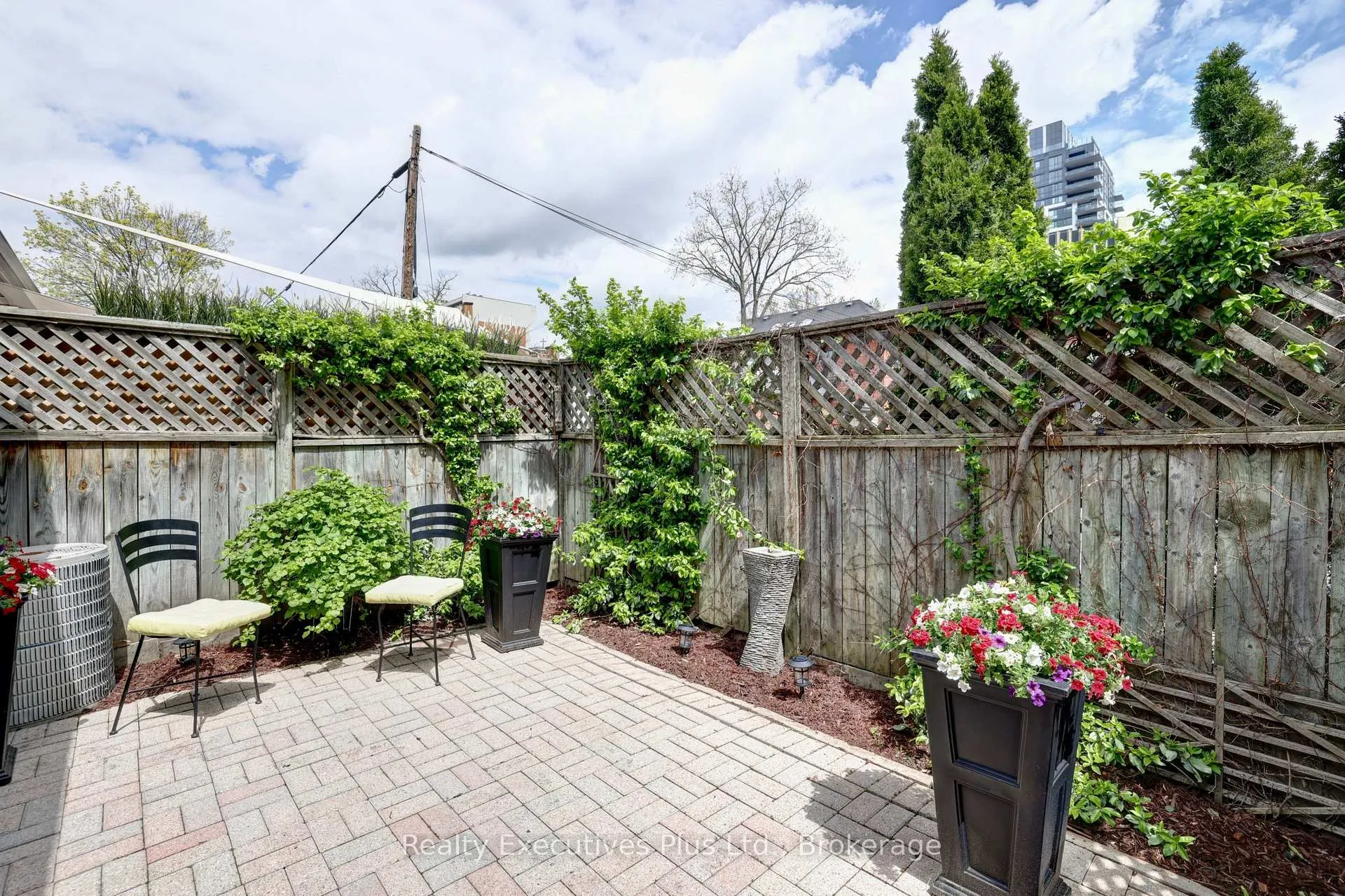 Photo 36 of 463 Blathwayte Lane, Burlington, Brant — HOMEH