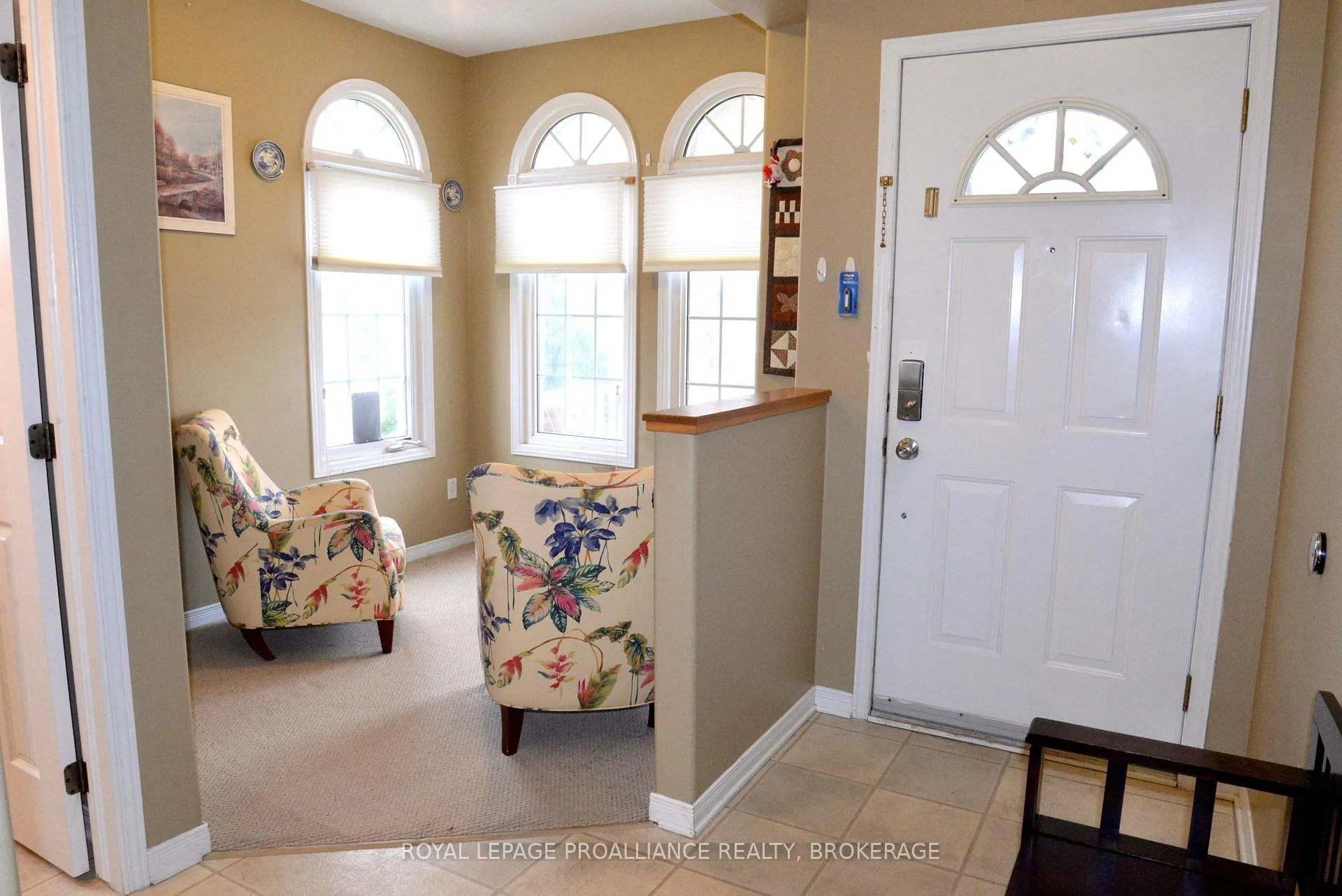 Photo 2 of 1031 Rainbow Crescent, Kingston, Kingston East (Incl Barret Crt) — HOMEH