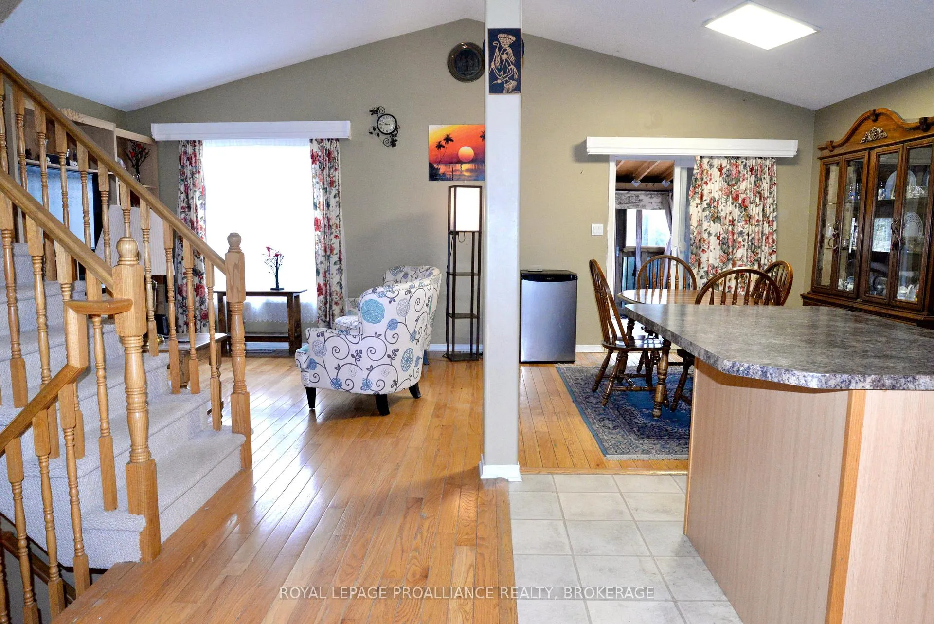 Photo 5 of 1031 Rainbow Crescent, Kingston, Kingston East (Incl Barret Crt) — HOMEH