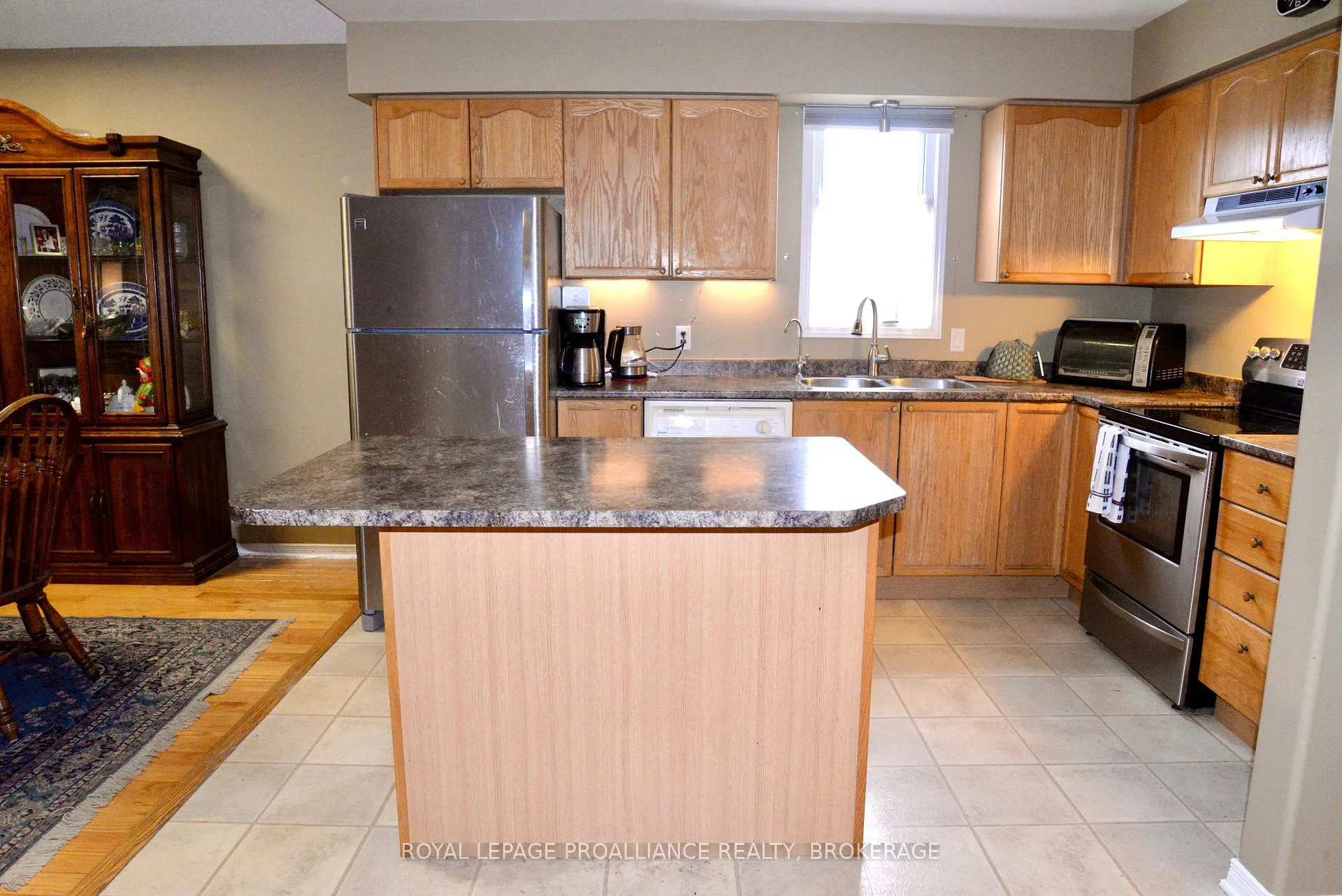 Photo 6 of 1031 Rainbow Crescent, Kingston, Kingston East (Incl Barret Crt) — HOMEH