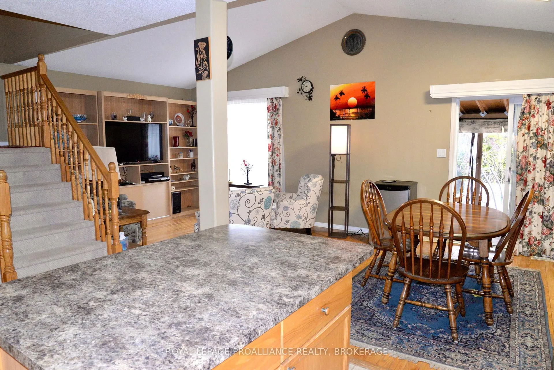 Photo 10 of 1031 Rainbow Crescent, Kingston, Kingston East (Incl Barret Crt) — HOMEH
