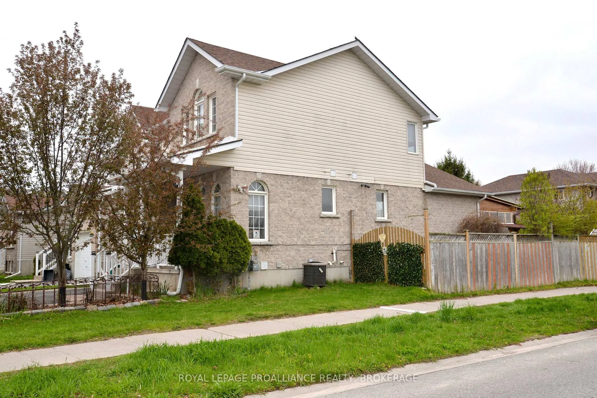 Photo 31 of 1031 Rainbow Crescent, Kingston, Kingston East (Incl Barret Crt) — HOMEH